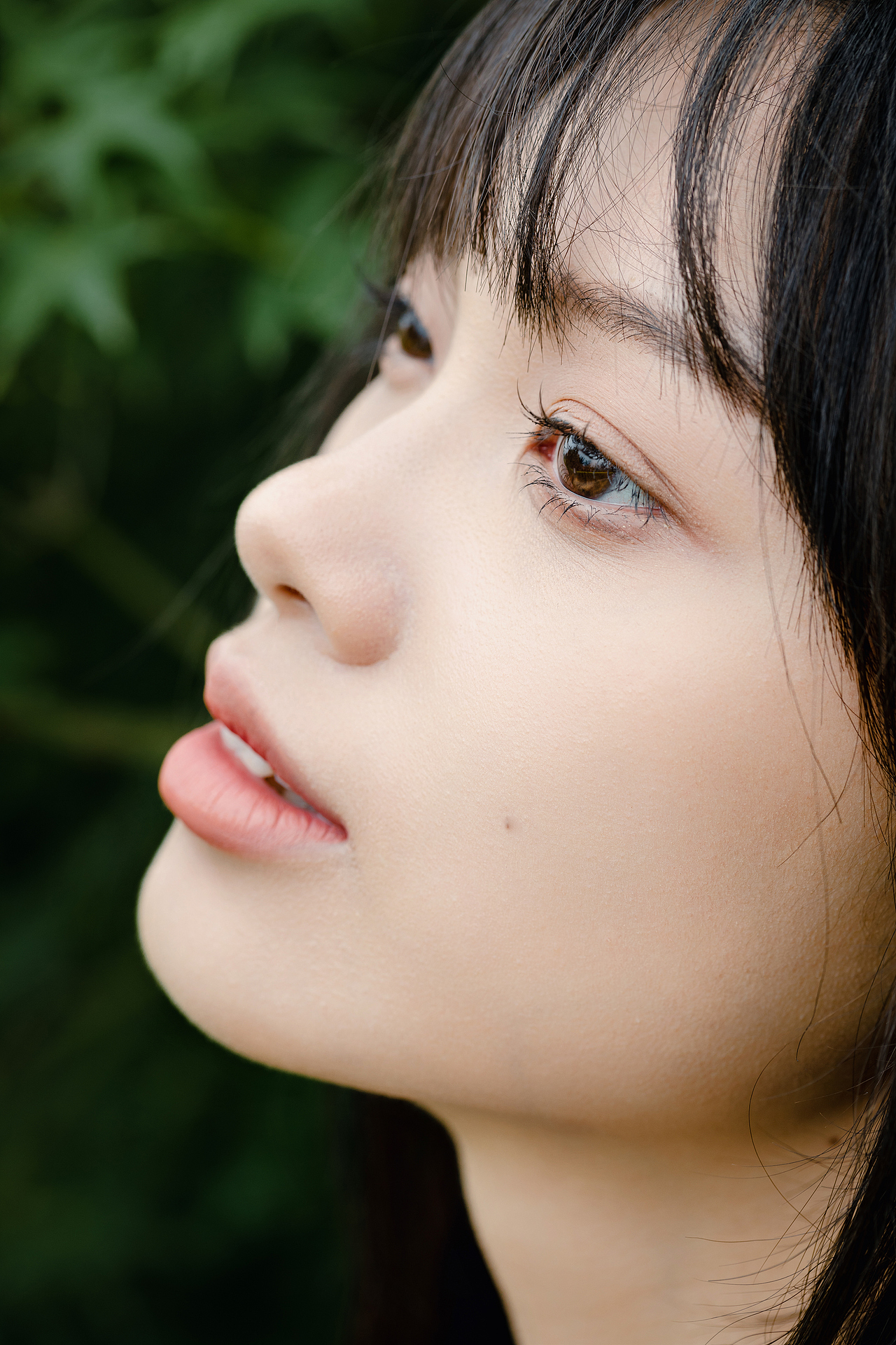 与一棵树的合影（图ZMzQwODg5OTA0） - 人像摄影 - 站酷设计师摄影师_暮辰原创素材 - 站酷ZCOOL