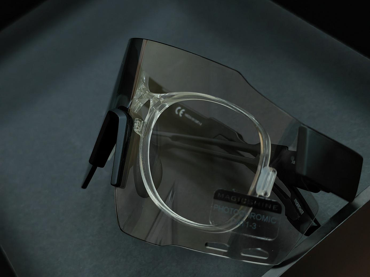 迈极炫破风者变色骑行眼镜WB003B变色款