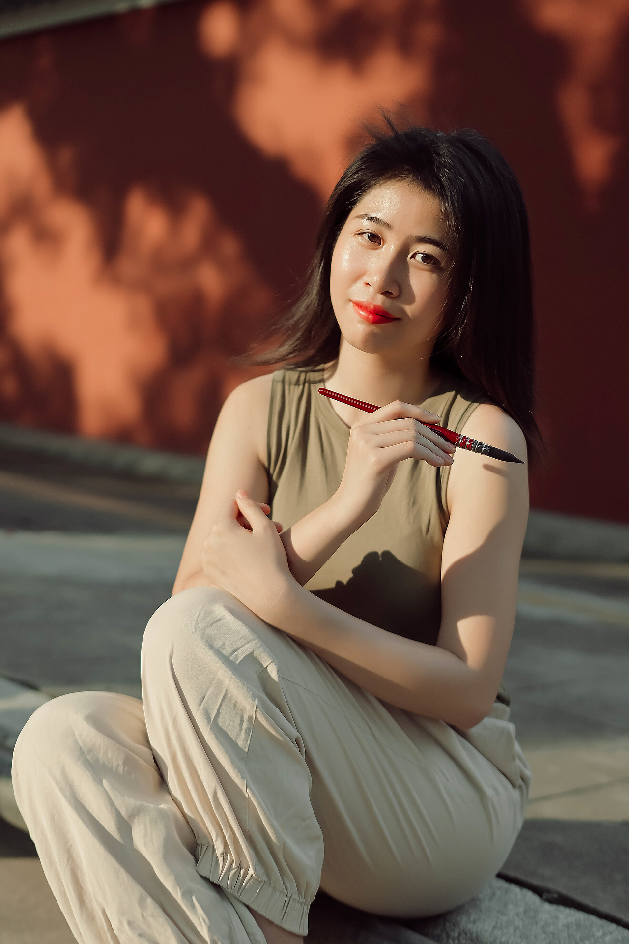 夕阳红墙与诗人（图ZMzQ1OTQ4NTE2） - 人像摄影 - 站酷设计师KK想要和这个世界原创素材 - 站酷ZCOOL