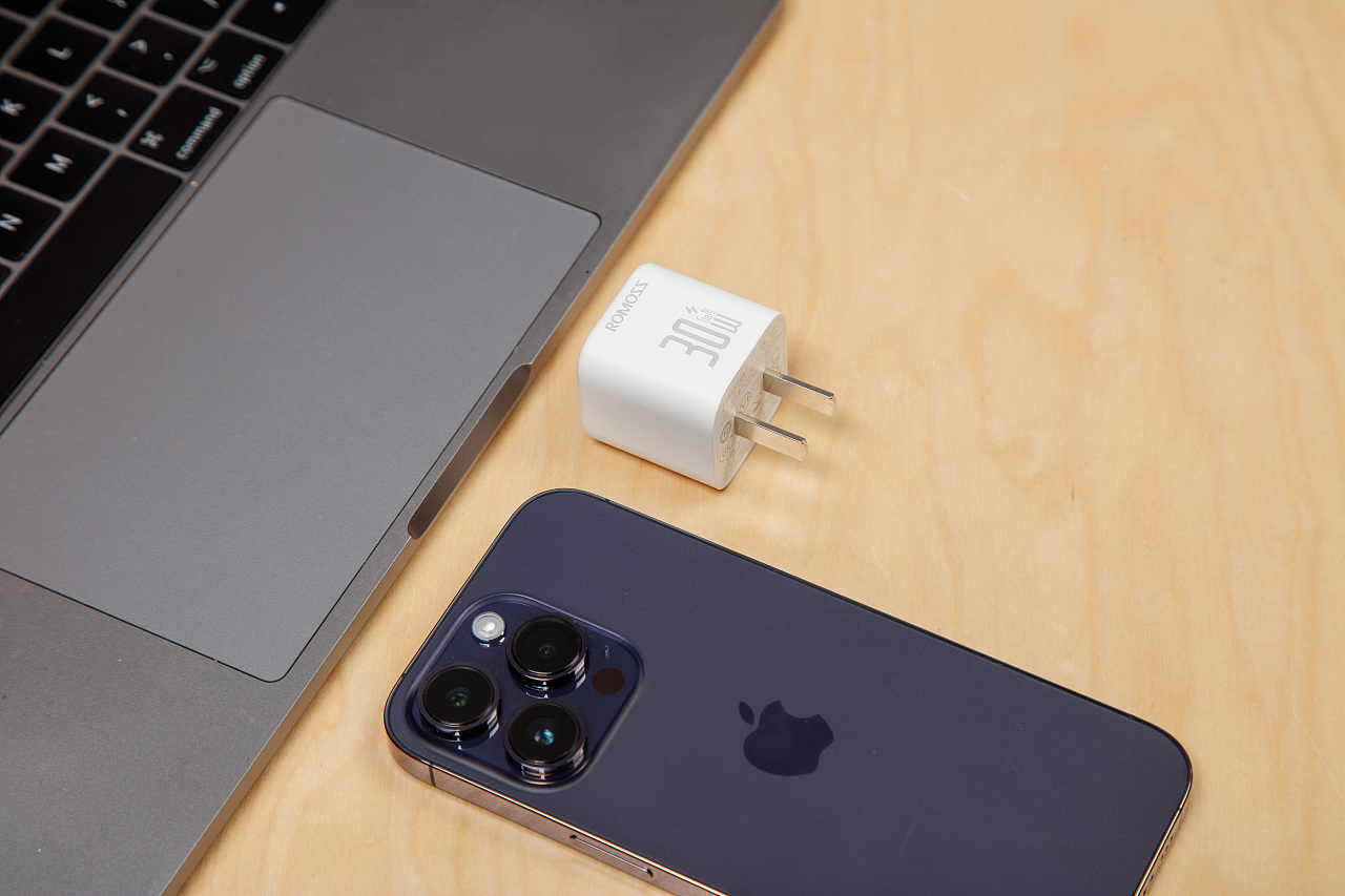 罗马仕 AC20C-30W 白色充电头