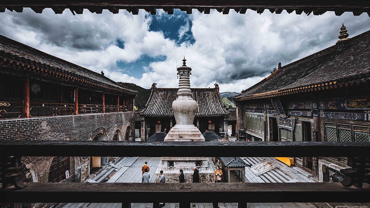 南朝四百八十寺 多少楼台烟雨中