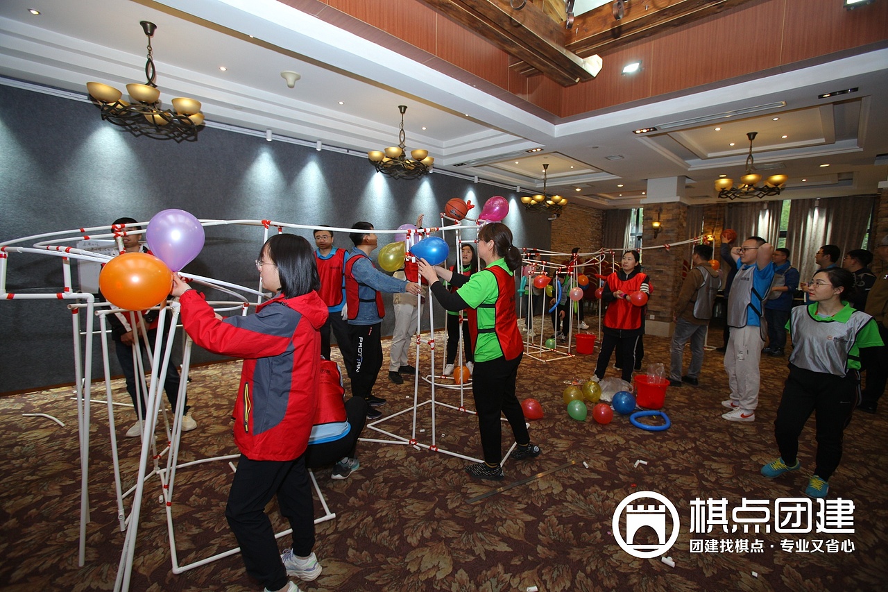 棋点团建|共创类企业文化落地项目:超级过山车装饰过程