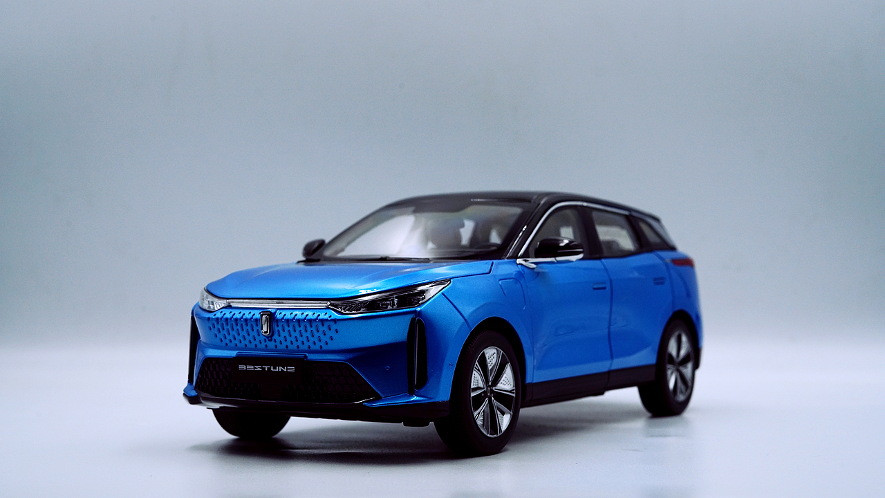 一汽奔腾 E01 1:18 水星蓝