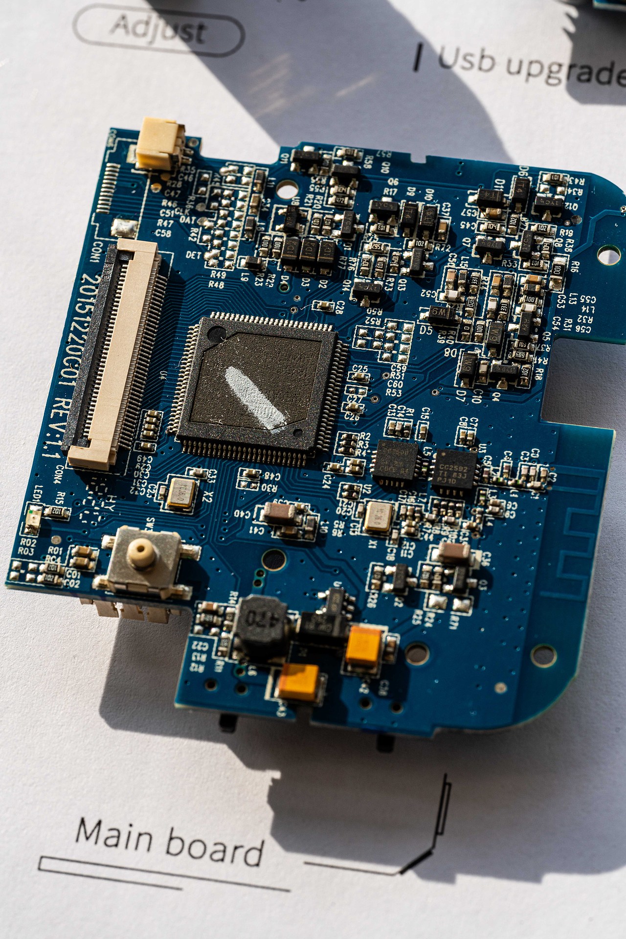 相机摔了以后把摔报废的引闪器裱起来