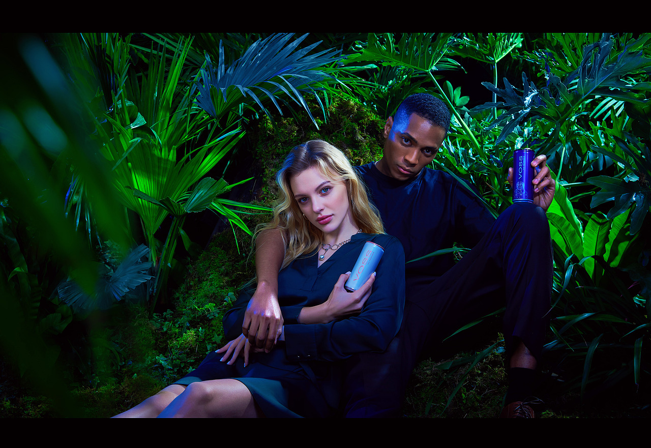 商业摄影｜voss饮品kv｜广告人像拍摄（图ZMzI3MjUwOTE2） - 产品摄影 - 站酷设计师成都元创未来原创素材 - 站酷ZCOOL