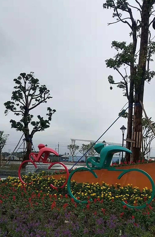 户外不锈钢单车雕塑骑行者抽象人物雕塑
