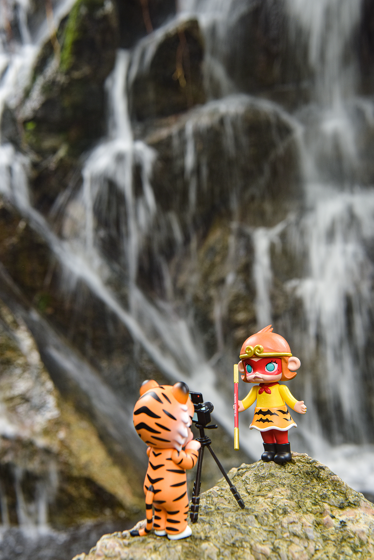 空空带虎虎游花果山水帘洞
