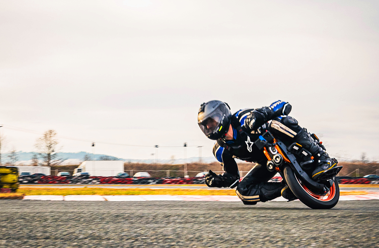 INMOTION Challenger Unicycle