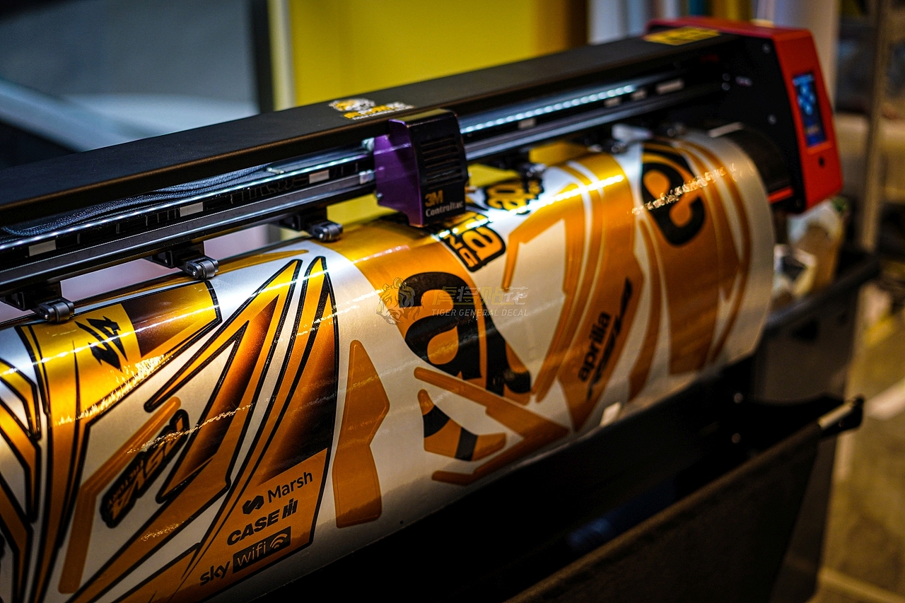 阿普利亚22款RSV4改黑金拉花涂装-3M彩绘改色膜