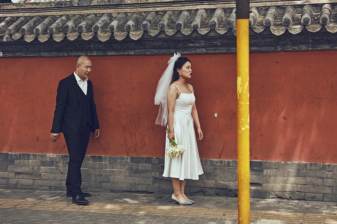 拜托你亲爱的朋友啊，请你一定要笑，一定要比出耶！