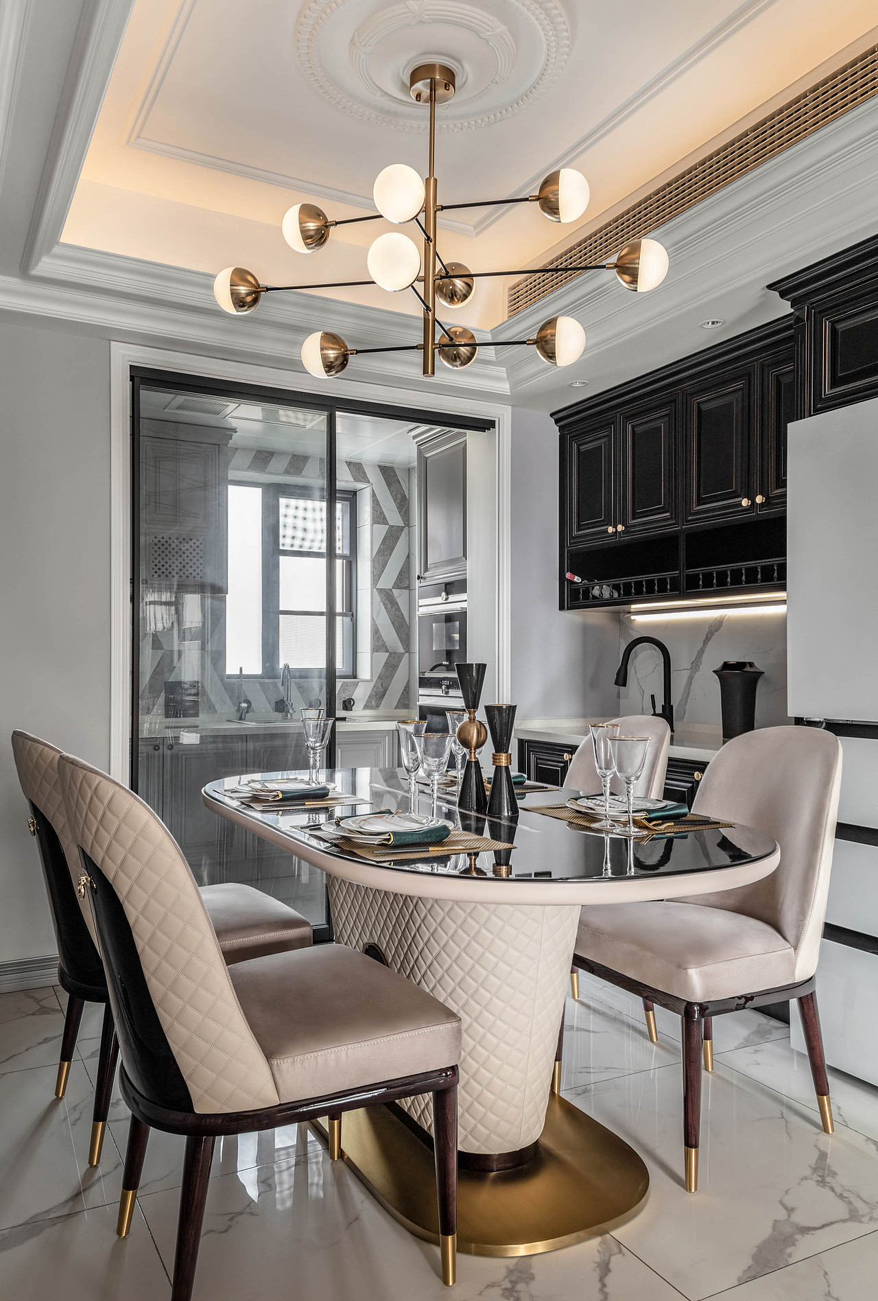 黑白灰里的彩色空间