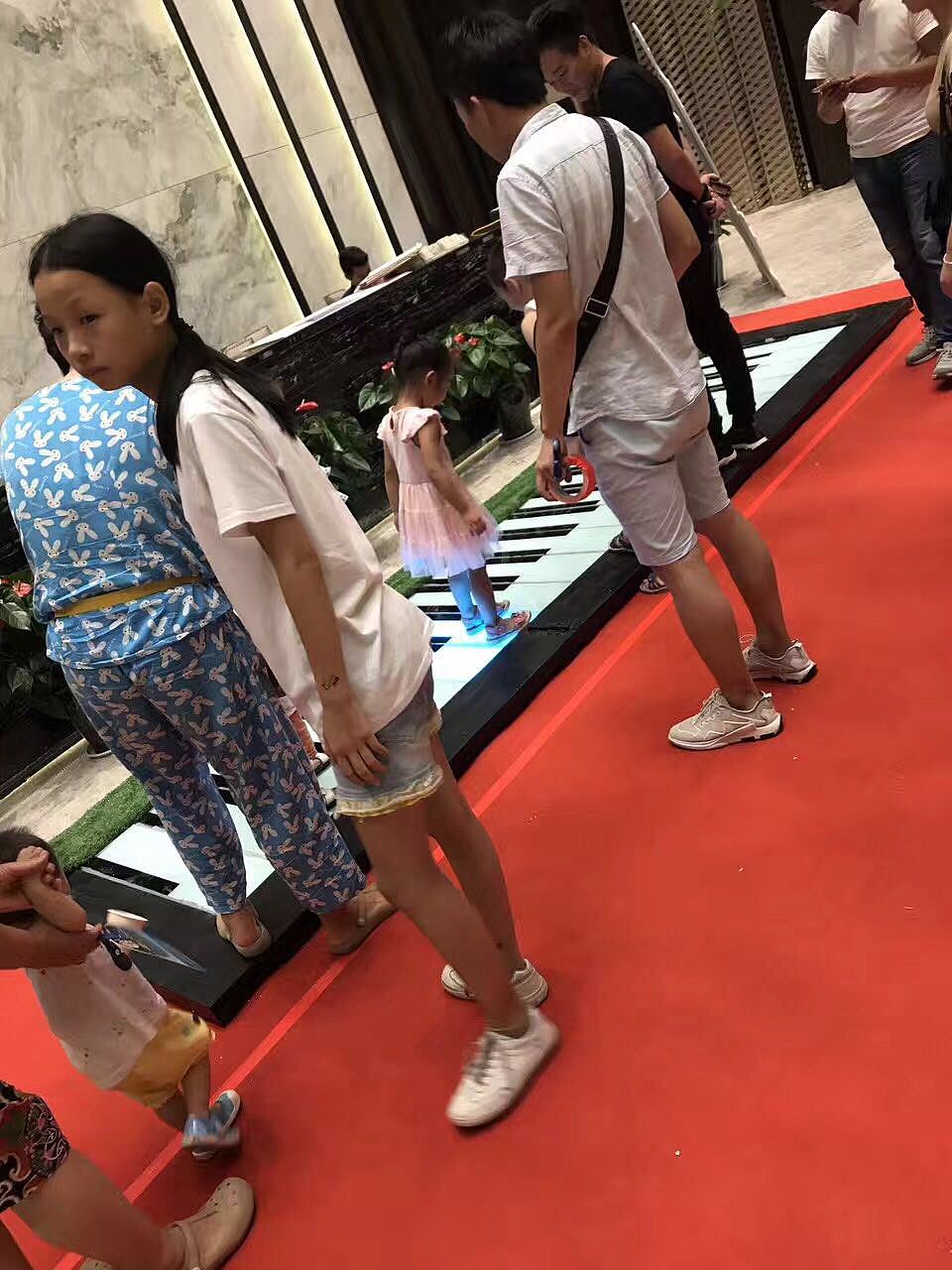 郑州景区，商场，庙会互动暖场道具地板钢琴出租，出售