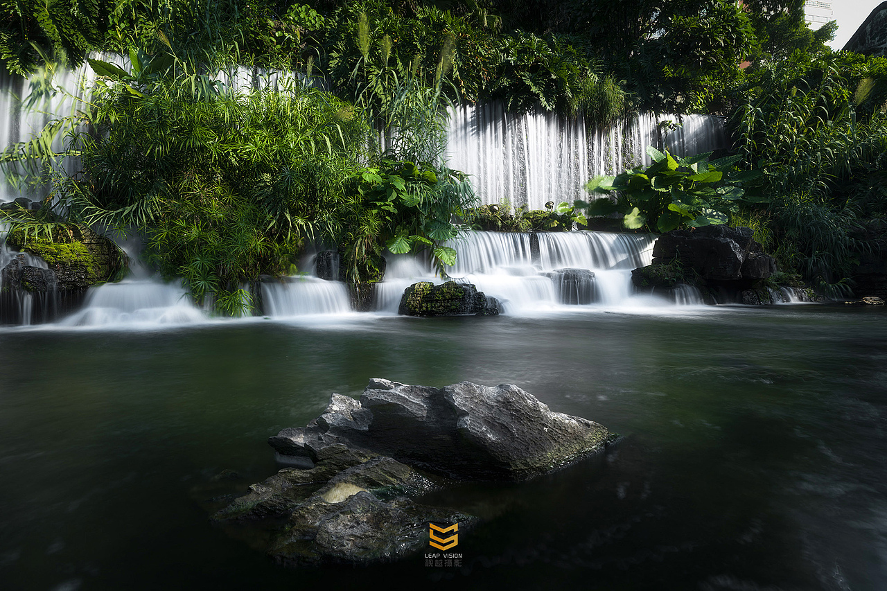 广州越秀区麓湖公园瀑布景观