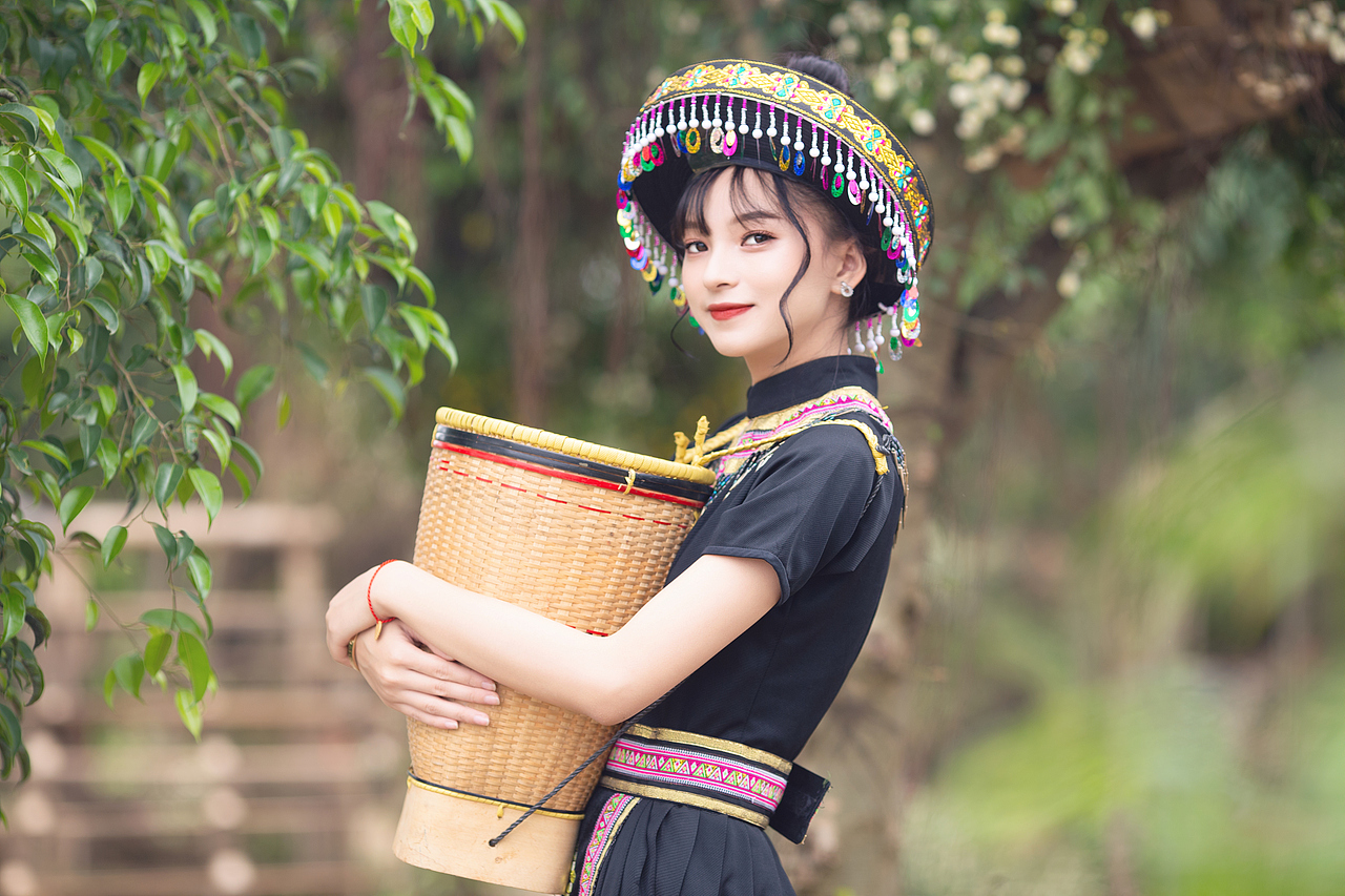 森泽视觉 │ 人像摄影/修图｜少数名族小姐姐（图ZMzMxMTAzODMy） - 人像摄影 - 站酷设计师乔韩森原创素材 - 站酷ZCOOL