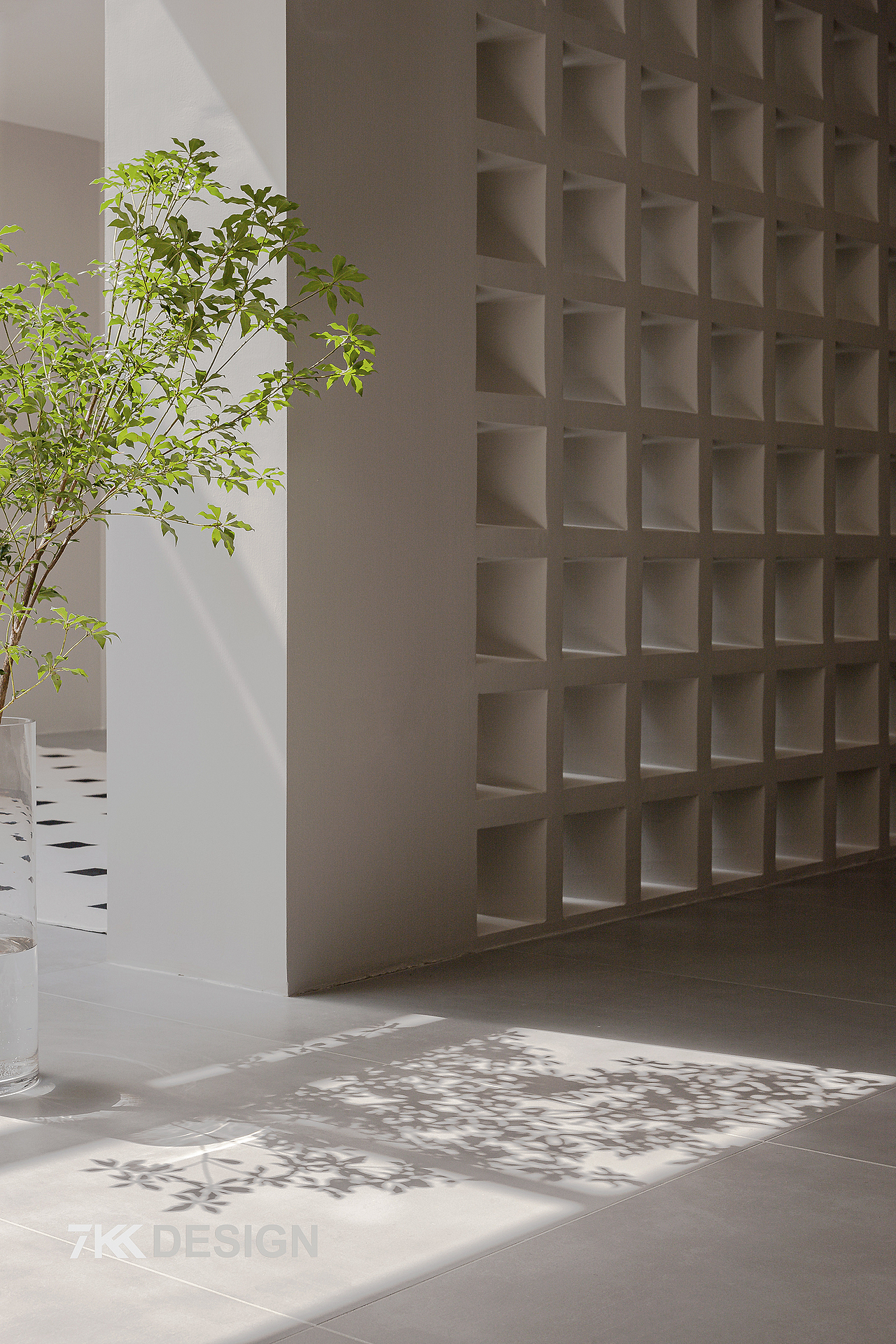 水泥构件空心砖做的镂空的隔断背景墙,与光影共舞,超强的立体感和给予的视觉冲击力,让人惊艳。