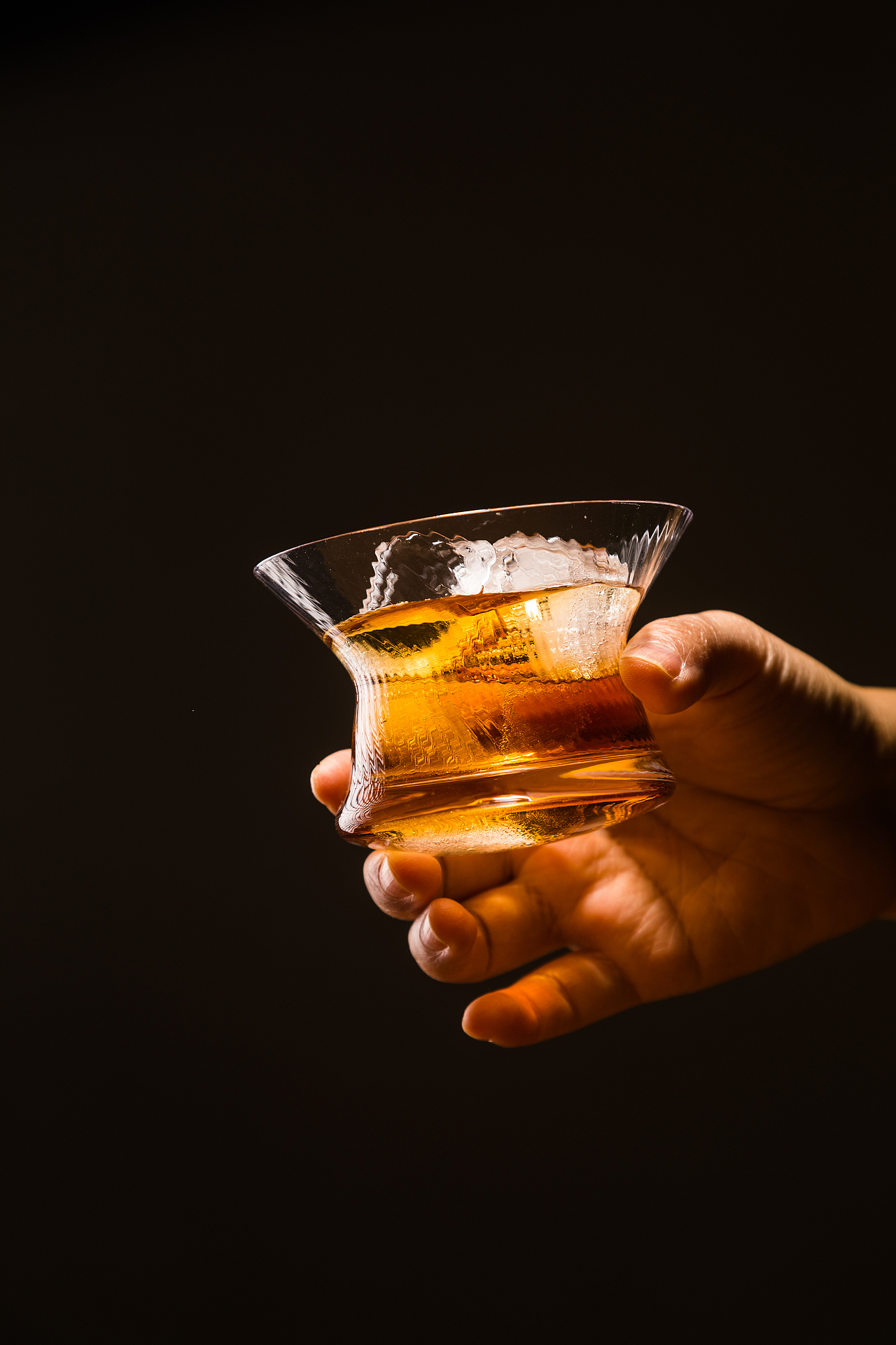 《It's You》| 旋转杯 | 水杯 | 玻璃杯 | 酒杯 | 饮具（图ZMzM5NzkwOTU2） - 产品摄影 - 站酷设计师一毛拍美器原创素材 - 站酷ZCOOL