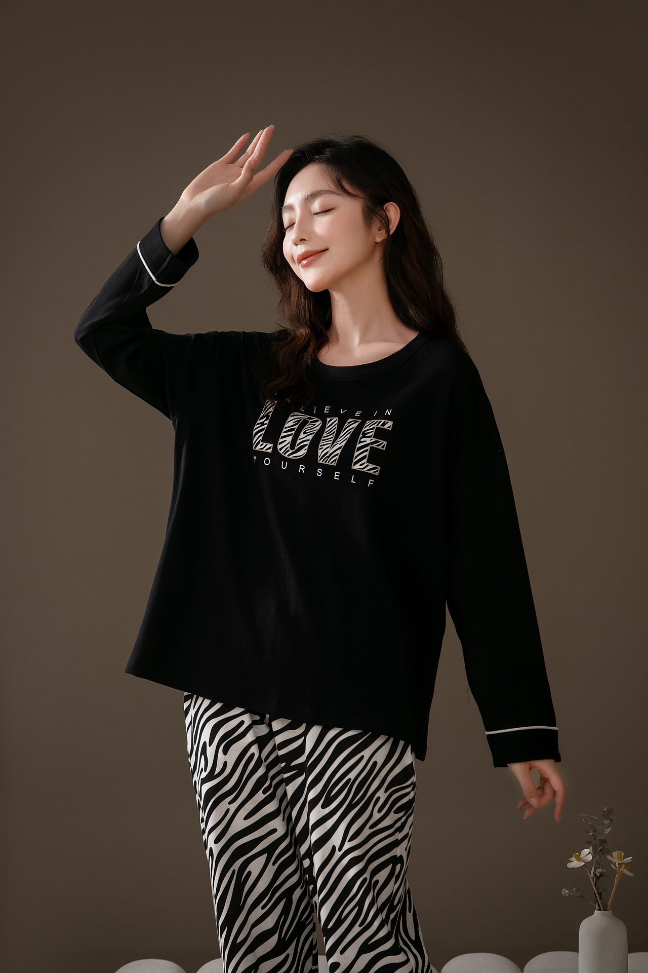 女士家居服 极简家居服拍摄/杭州摄影（图ZMzU1MjQ3MzY0） - 人像摄影 - 站酷设计师简影视觉原创素材 - 站酷ZCOOL