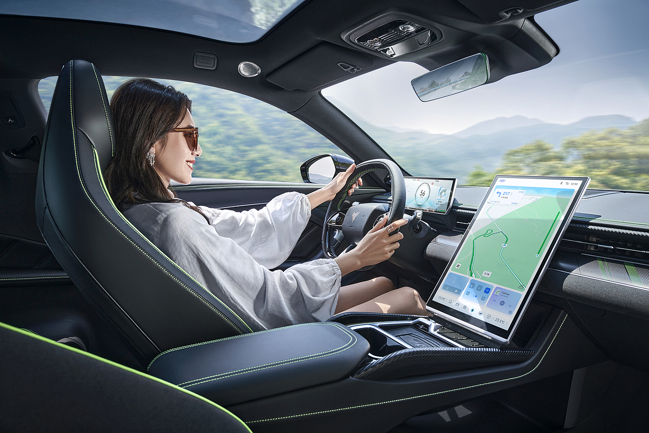 哪吒GT_科技电跑