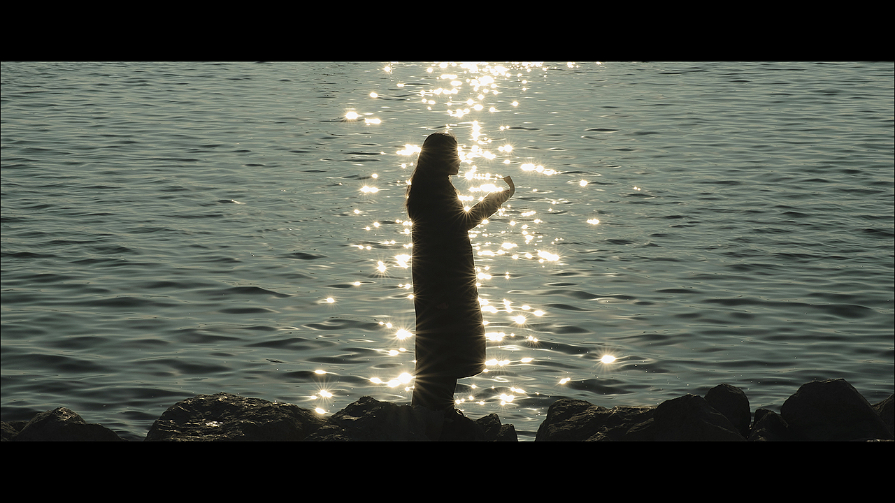 在江边看海（图ZMzYwOTY5MTg0） - 人像摄影 - 站酷设计师若尘尘原创素材 - 站酷ZCOOL