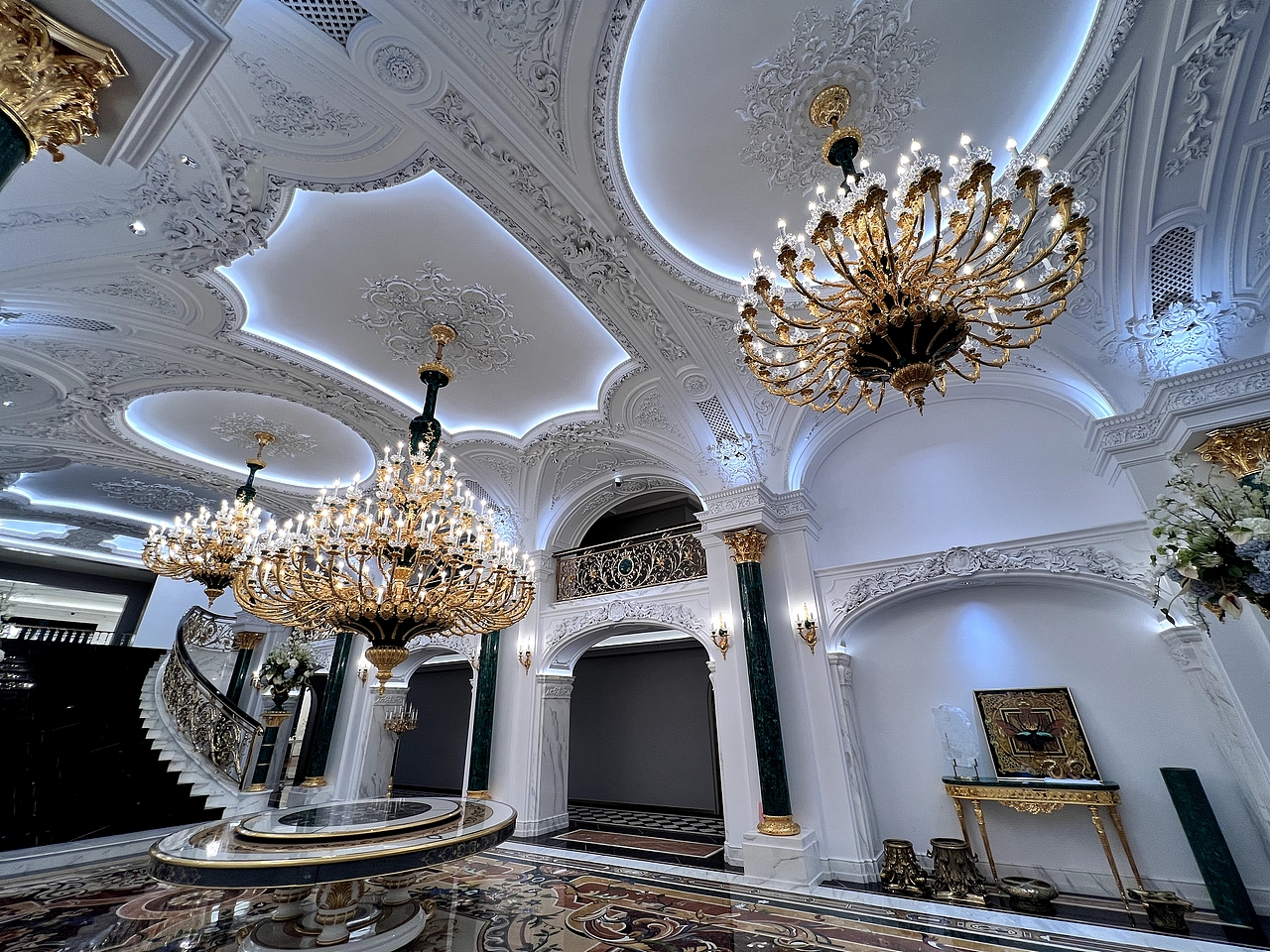 VALPAINT×金枝玉叶 | 5400㎡中国顶奢灯饰展厅梦幻空间