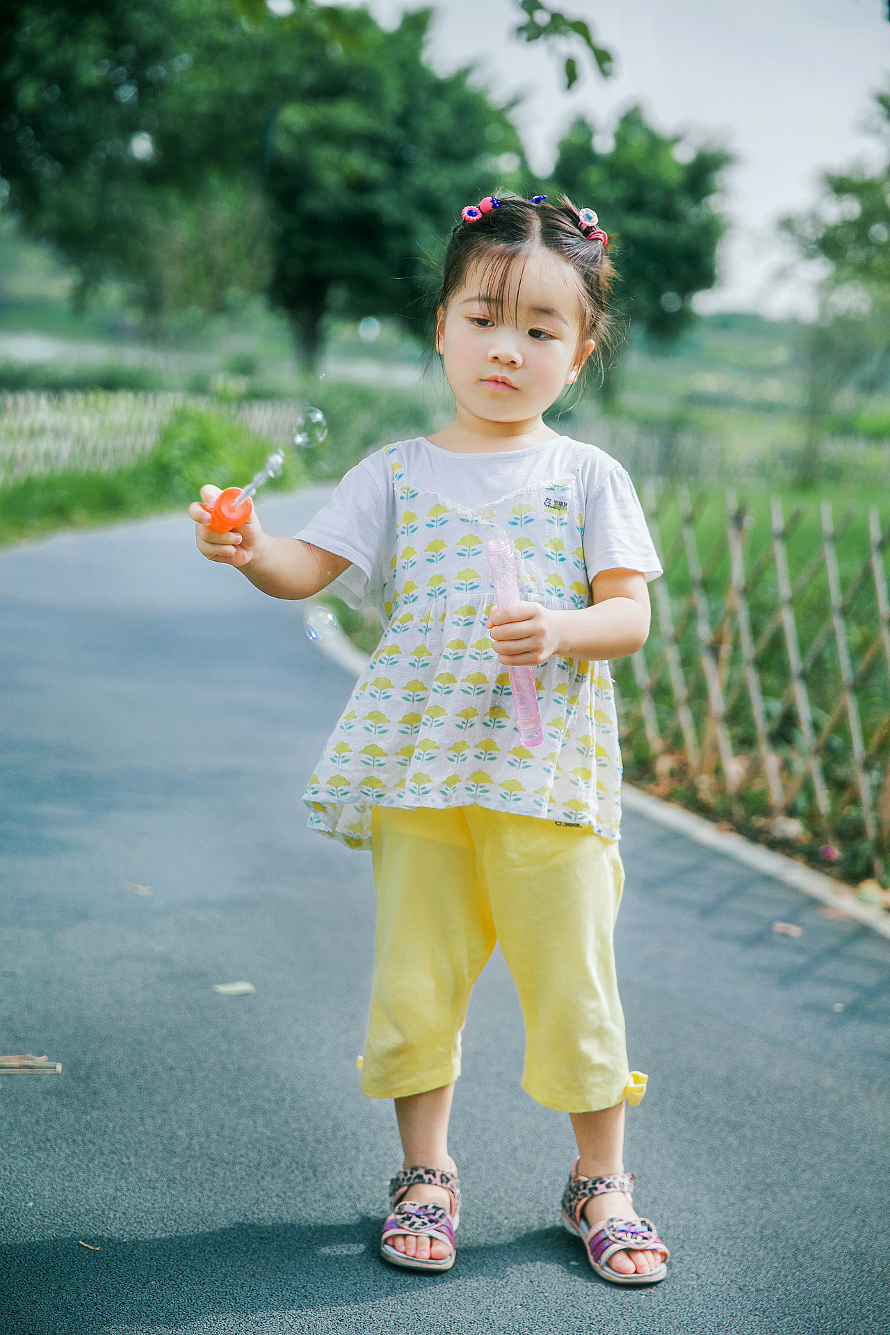 小朋友写真 有泡泡就可以玩半天的时光（图ZMzI4MjIzNTEy） - 人像摄影 - 站酷设计师悦色儿原创素材 - 站酷ZCOOL