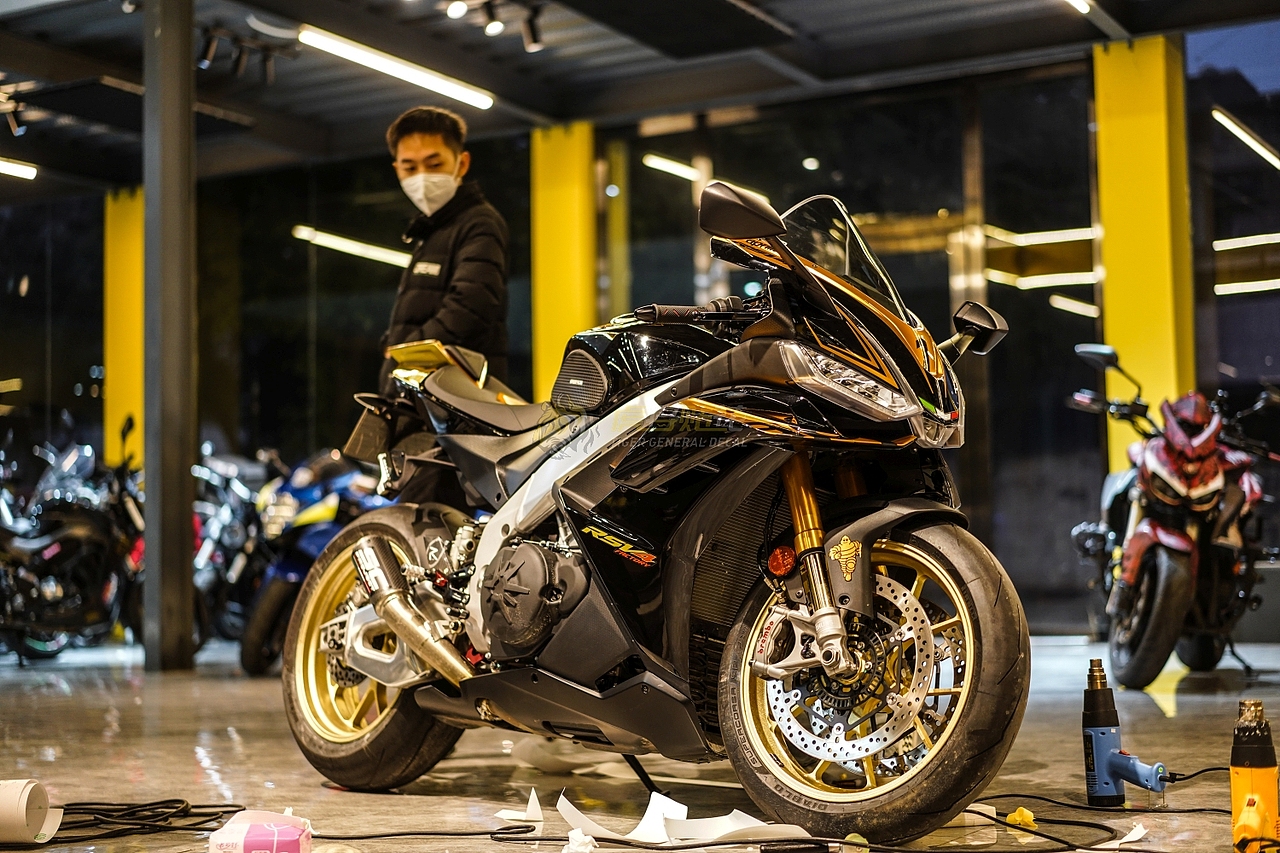 阿普利亚22款RSV4改黑金拉花涂装-3M彩绘改色膜