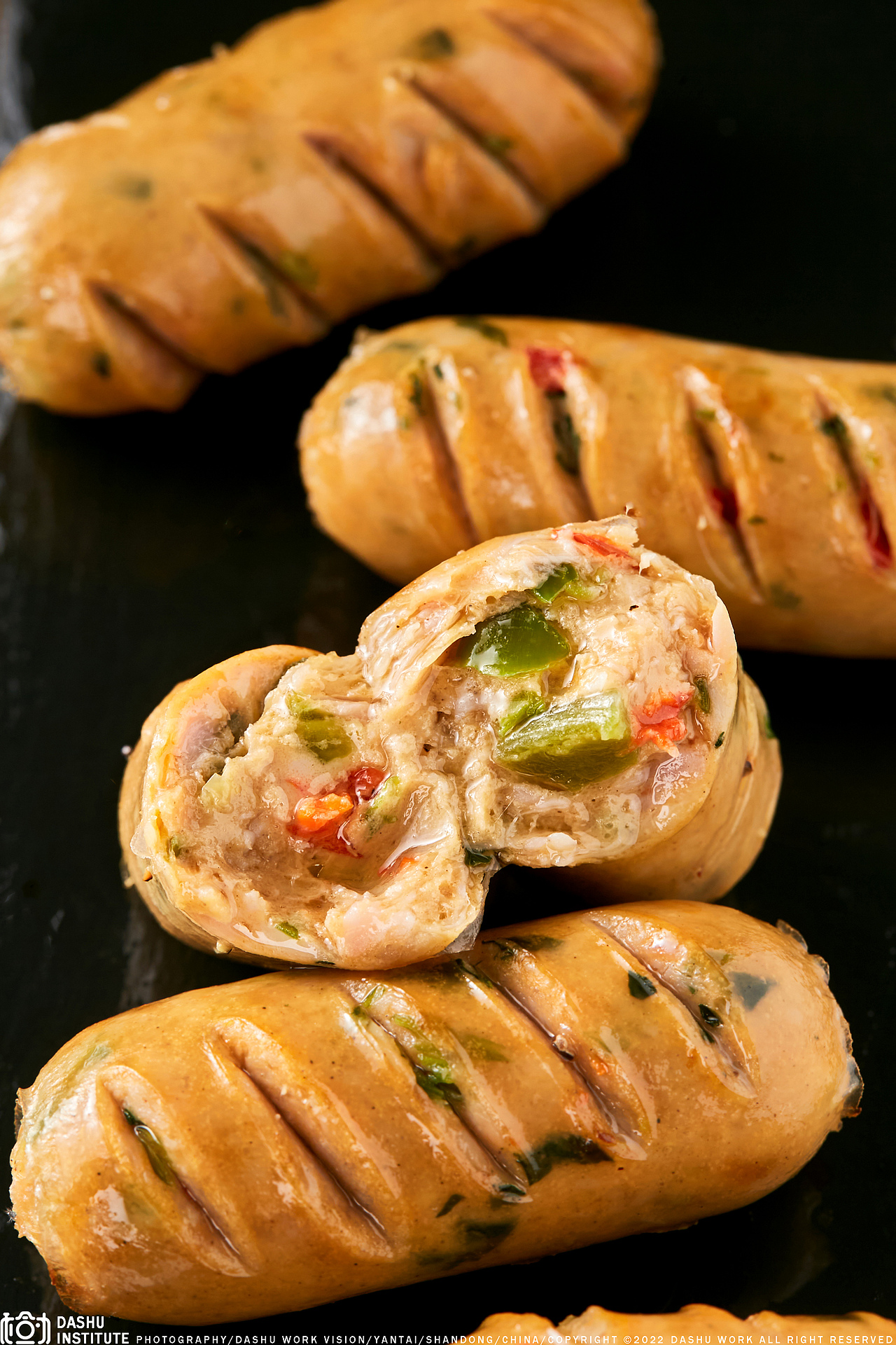 青红椒肠 | 火腿肠 | 香肠（图ZMzA1NjcyNjQw） - 美食摄影 - 站酷设计师摄影小林原创素材 - 站酷ZCOOL