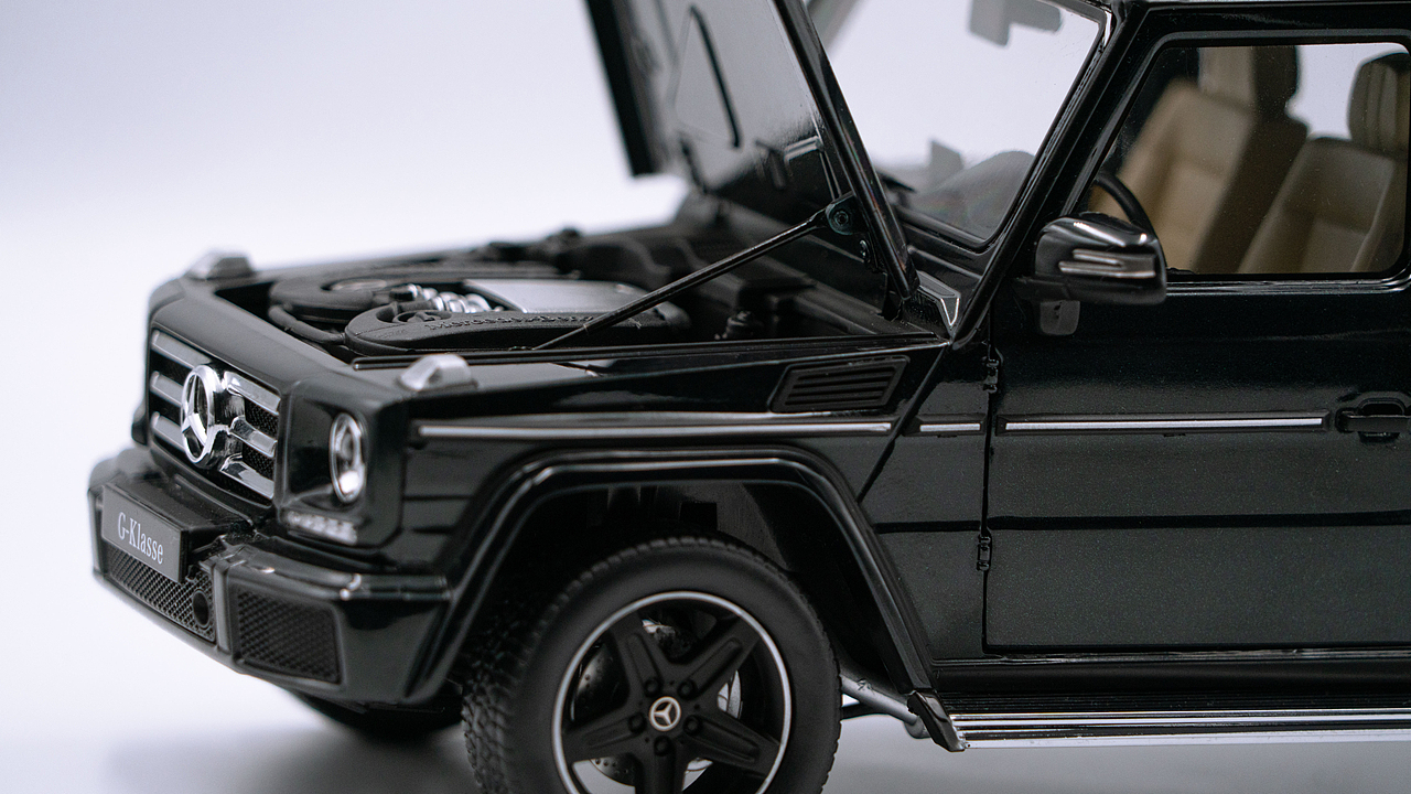 Mercedes-Benz G500 W463 1:18 iScale
