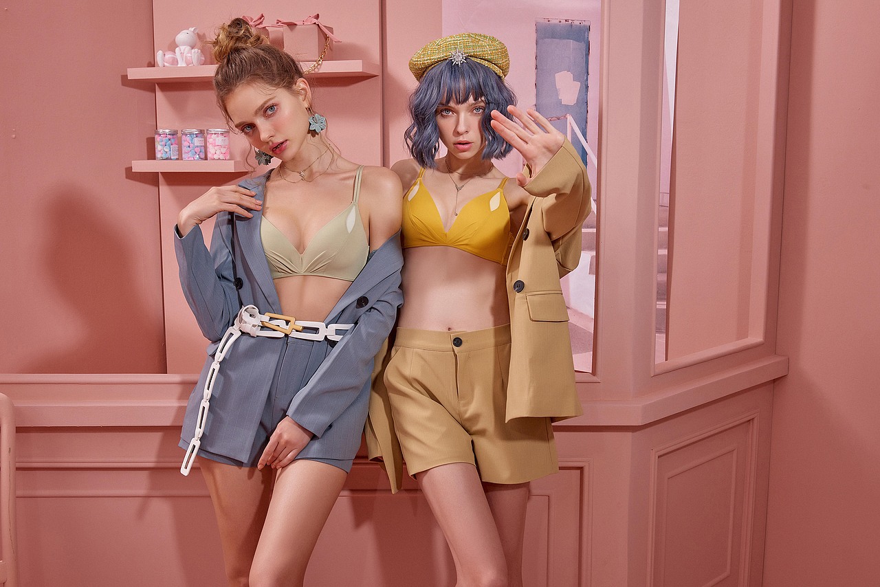 六只兔子内衣拍摄作品