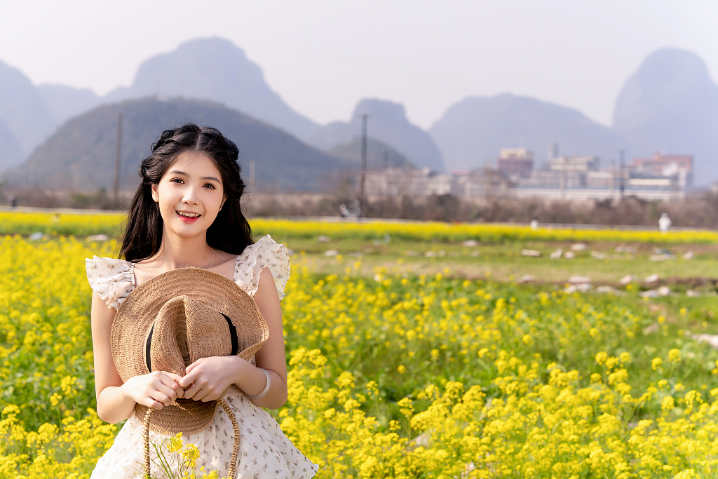 设图网|春季油菜花美女人物摄影图