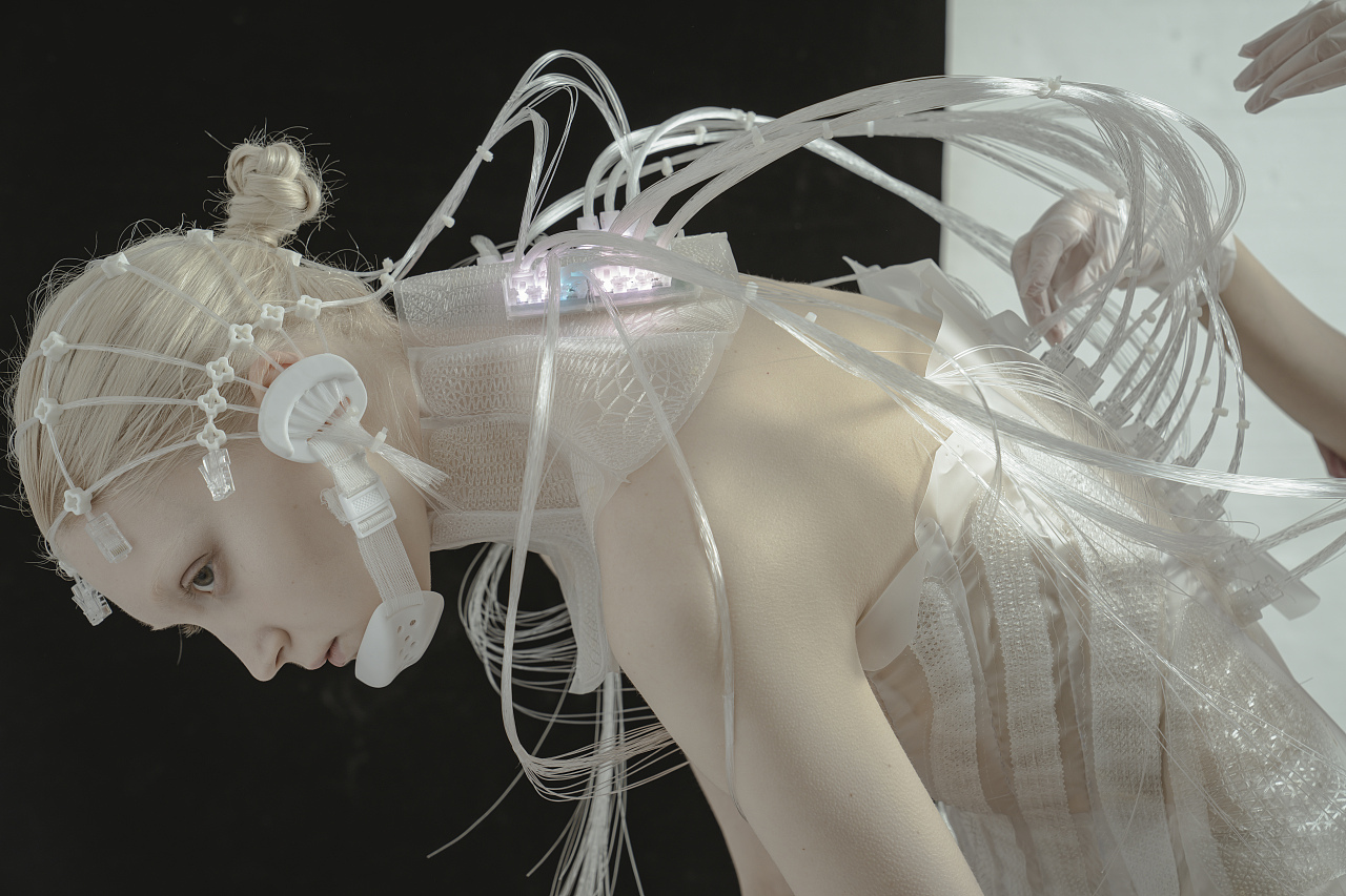 波动之上-关于脑电波反馈的软媒介可穿戴（图ZMzEyOTUzOTg0） - 时尚/艺术摄影 - 站酷设计师Lccc吕原创素材 - 站酷ZCOOL
