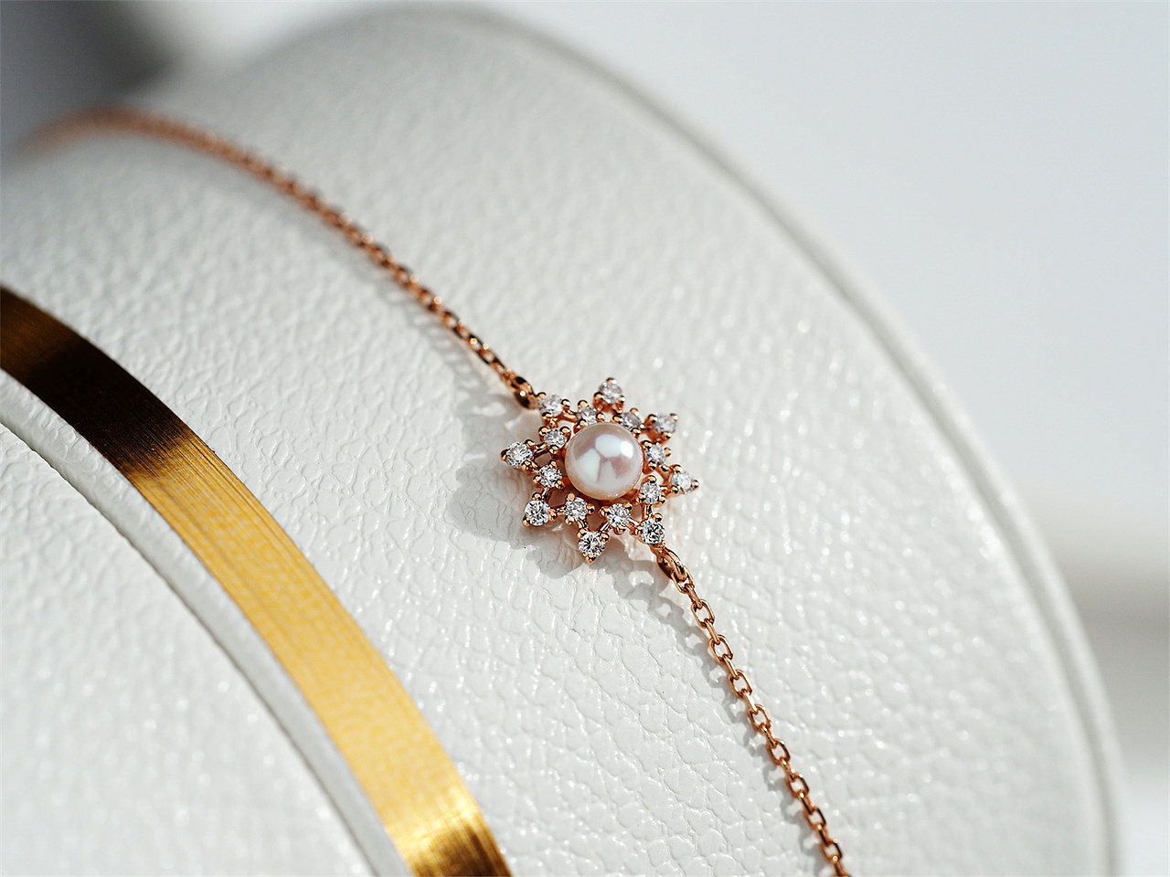 akoya海水珍珠手链 18k金钻石 珠宝摄影（图ZMzA0NDMxNDAw） - 产品摄影 - 站酷设计师Sueno珠宝原创素材 - 站酷ZCOOL