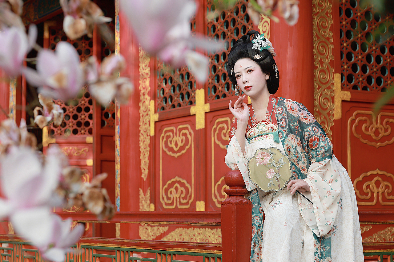 客片｜玉兰花唐风复原少女汉服古风写真（图ZMzQ4MTQ4NDQw） - 人像摄影 - 站酷设计师成都摄影安静原创素材 - 站酷ZCOOL