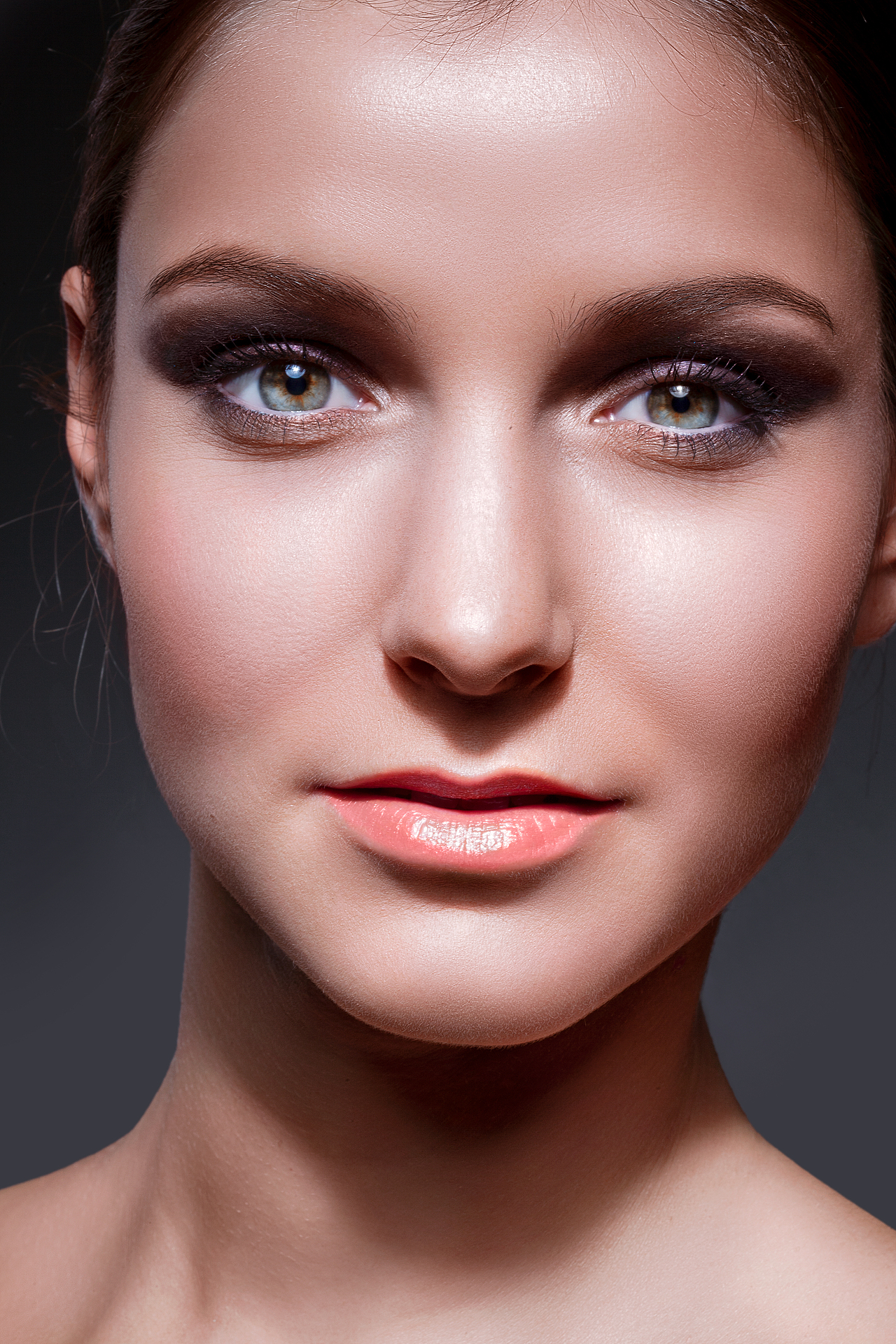 商业人像精修磨皮调色（图ZMzE1NjExODcy） - 修图/后期 - 站酷设计师甜辣椒Chilli原创素材 - 站酷ZCOOL