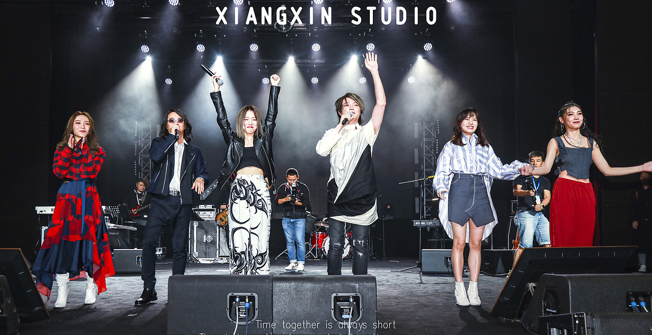 商业活动摄影|四川传媒学院飞儿乐队活动现场|图片直播（图ZMzU3ODM5NDM2） - 时尚/艺术摄影 - 站酷设计师象心商业活动摄影原创素材 - 站酷ZCOOL