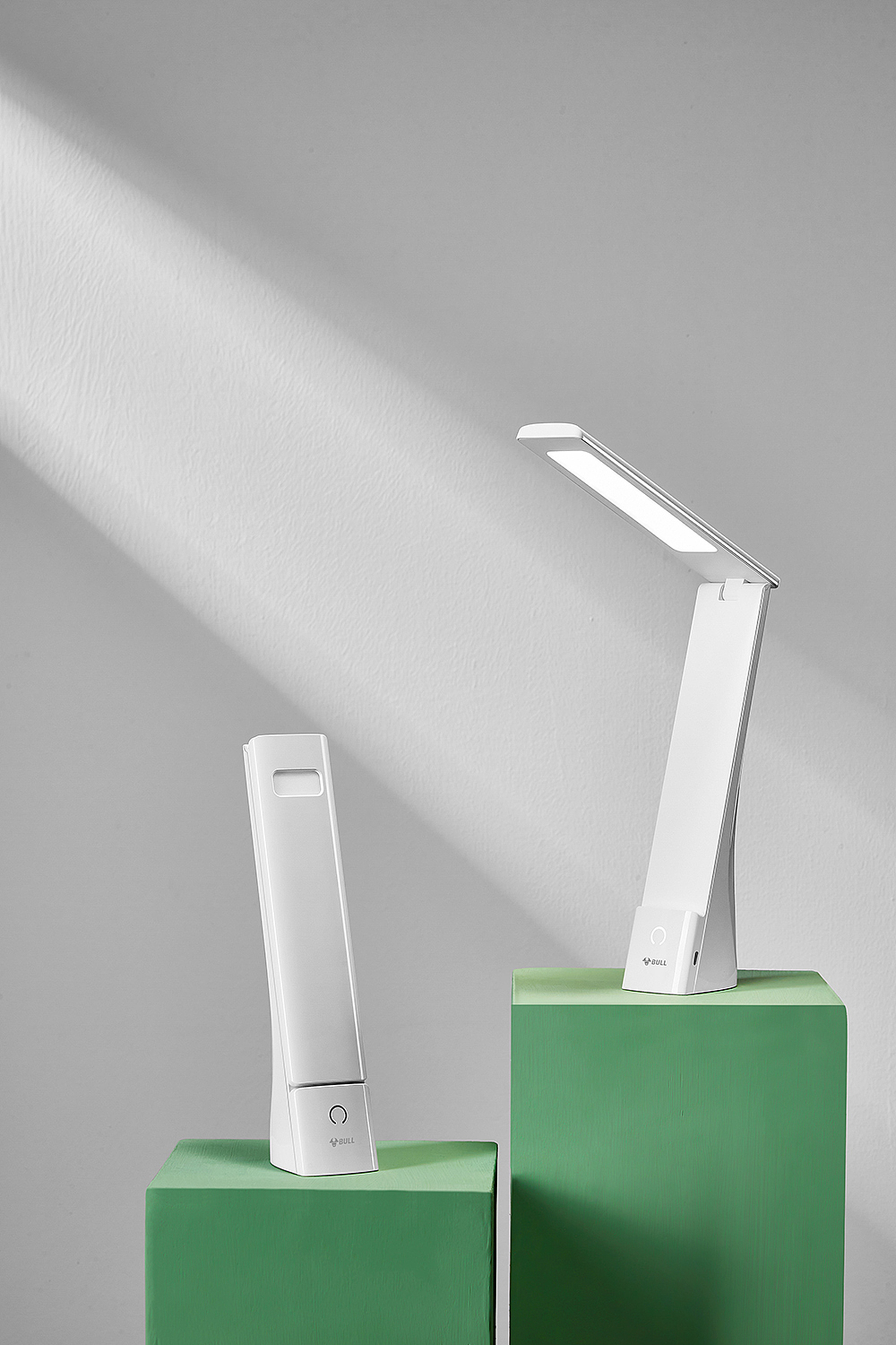 公牛台灯 场景拍摄 202211 静物创意拍摄（图ZMzIxMzg3OTQ4） - 产品摄影 - 站酷设计师杭州天羿摄影部原创素材 - 站酷ZCOOL