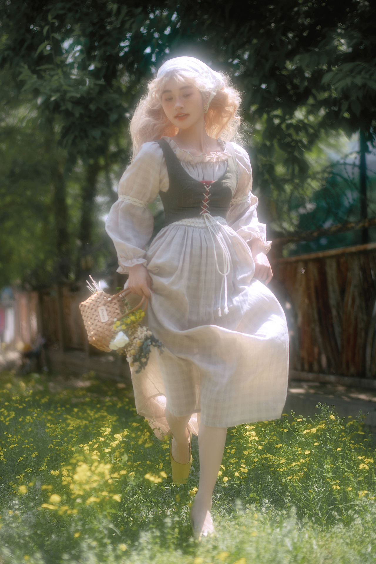 误入伊甸园的油画少女写真,像不经意间落入凡尘的神女