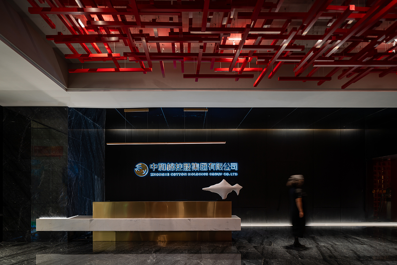 以梭代笔,以丝作画