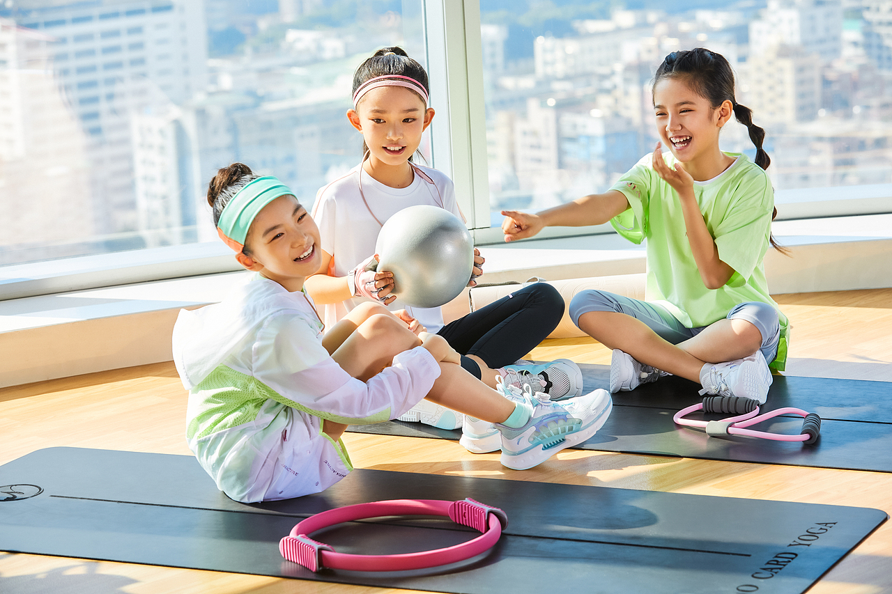 安踏KIDS一起美美动起来 快乐童年健康相伴（图ZMzEwMzUzNzc2） - 儿童服饰 - 站酷设计师DANFO原创素材 - 站酷ZCOOL