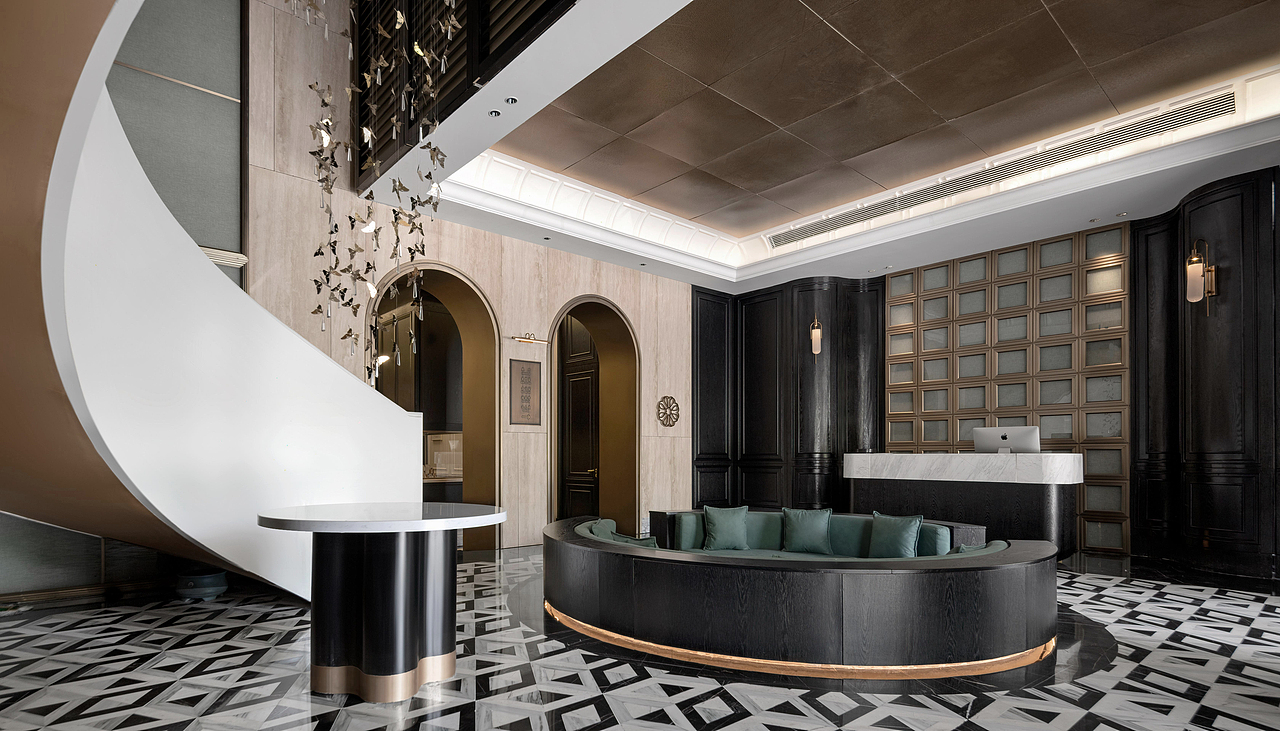 -
于精致格调中深藏着形式艺术,让我们可以在回味中邂逅惊喜。