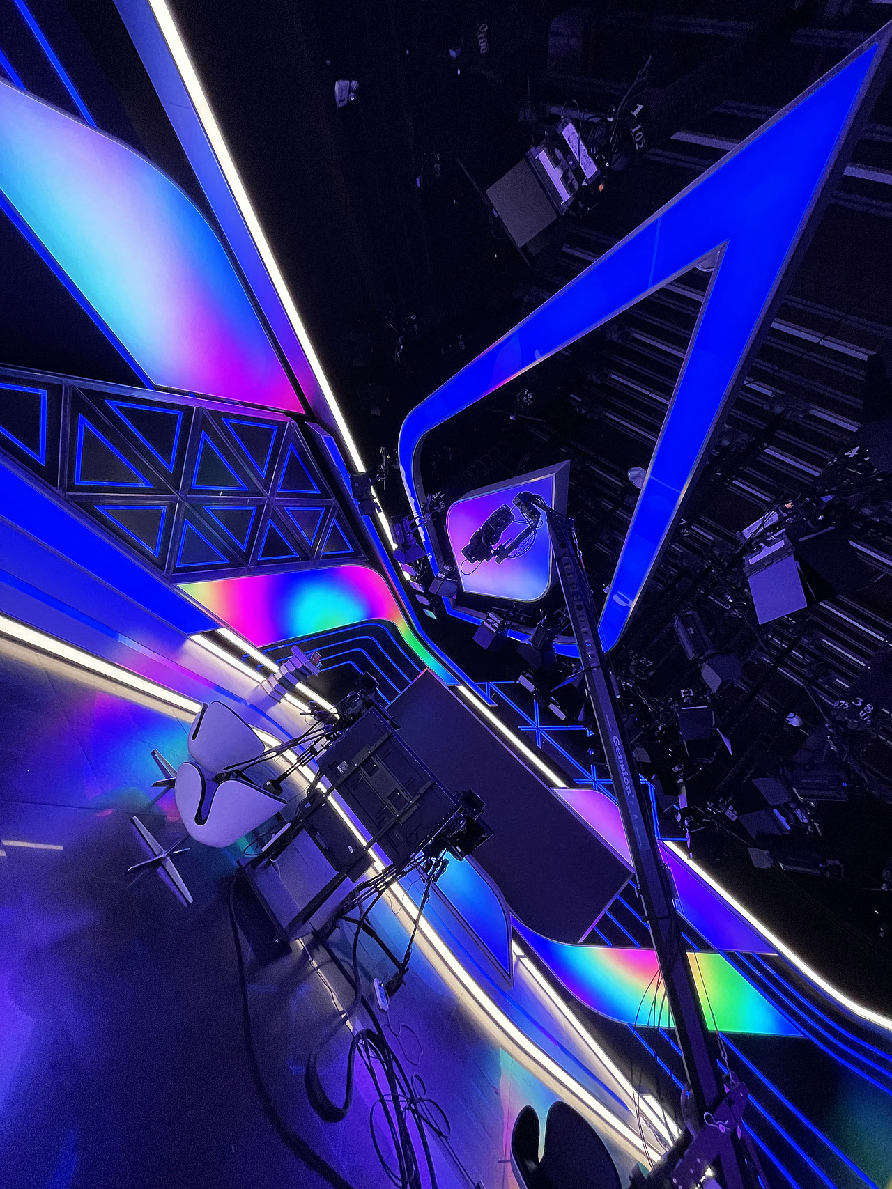 4K演播厅（图ZMzU5MzI0OTUy） - 舞台美术 - 站酷设计师三流舞美设计原创素材 - 站酷ZCOOL