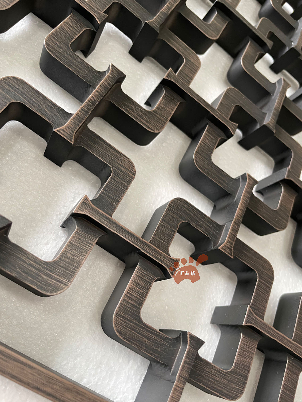 售楼部25厘铝板镂空花格,拉丝红古铜铝板雕刻屏风