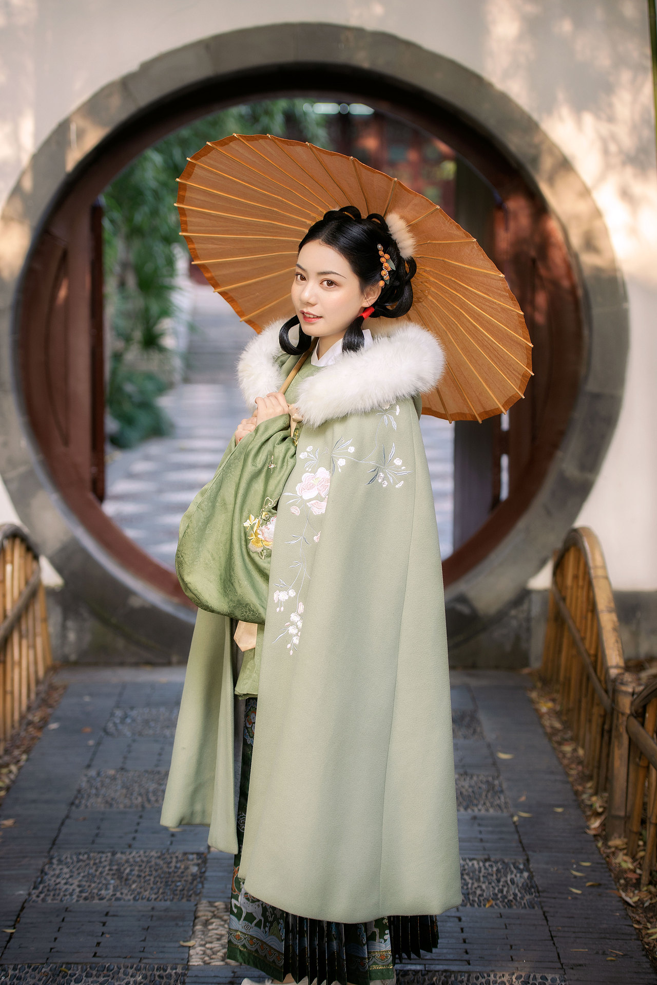 橘子红墙深宫院