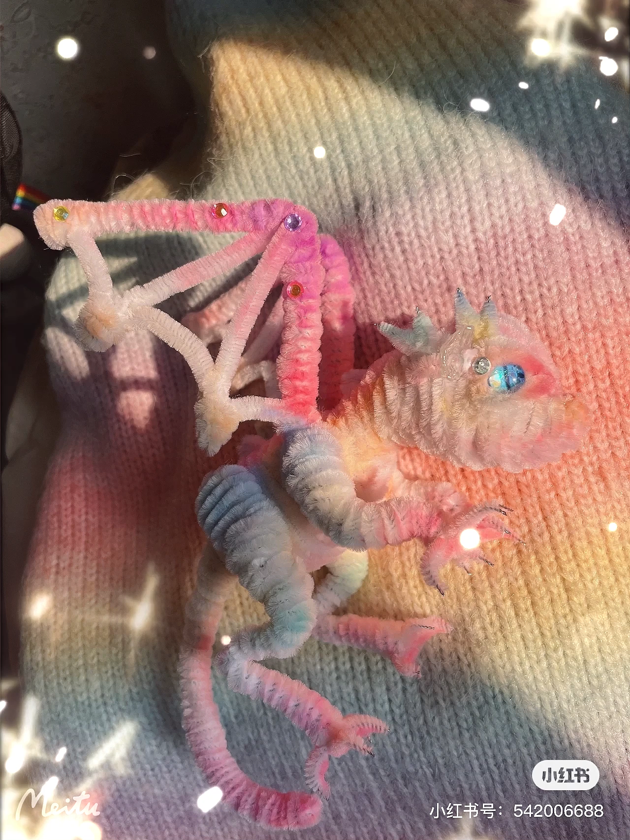 ??彩虹扭扭棒龍崽（圖ZMjk2NjQxMzQ0） - 手辦/模玩 - 站酷設(shè)計(jì)師七月淡原創(chuàng)素材 - 站酷ZCOOL