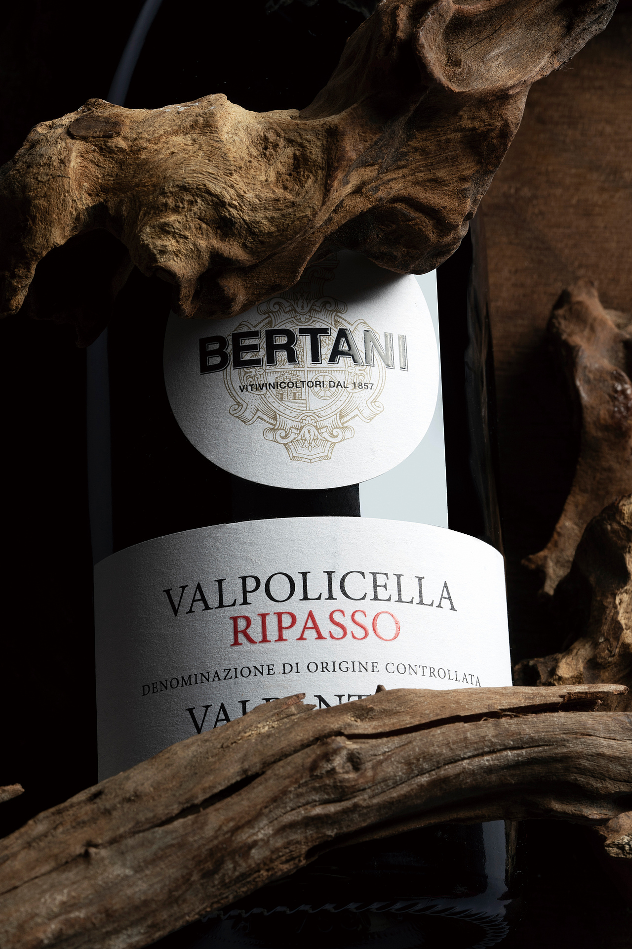 瓶子的多种拍法 - 2021-2022作品集（图ZMzEyNzIyNDE2） - 产品摄影 - 站酷设计师韋韋韋維斯原创素材 - 站酷ZCOOL