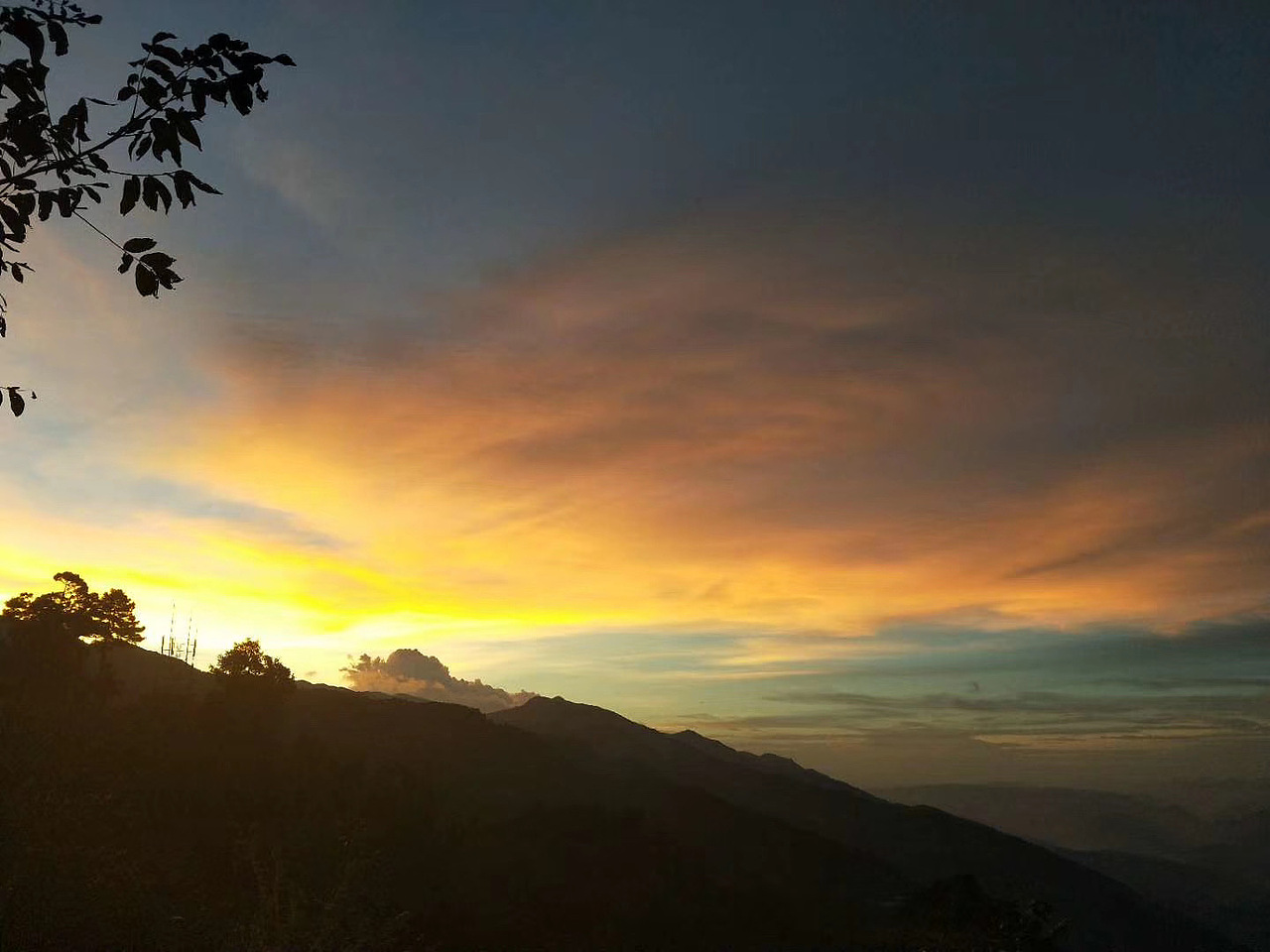 夕阳会落在你身上,你也会快乐一场