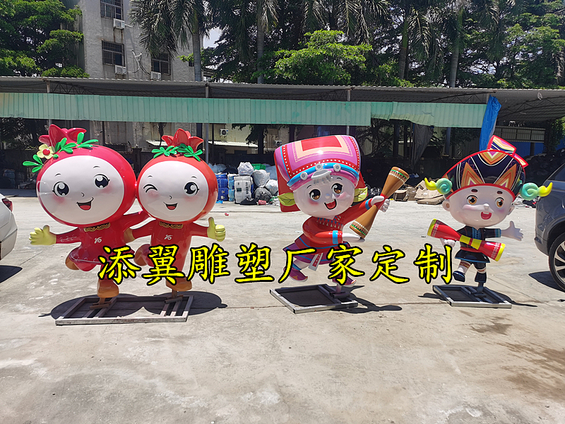 玻璃钢卡通民族人物雕塑与各民族文化碰撞、交织、融合