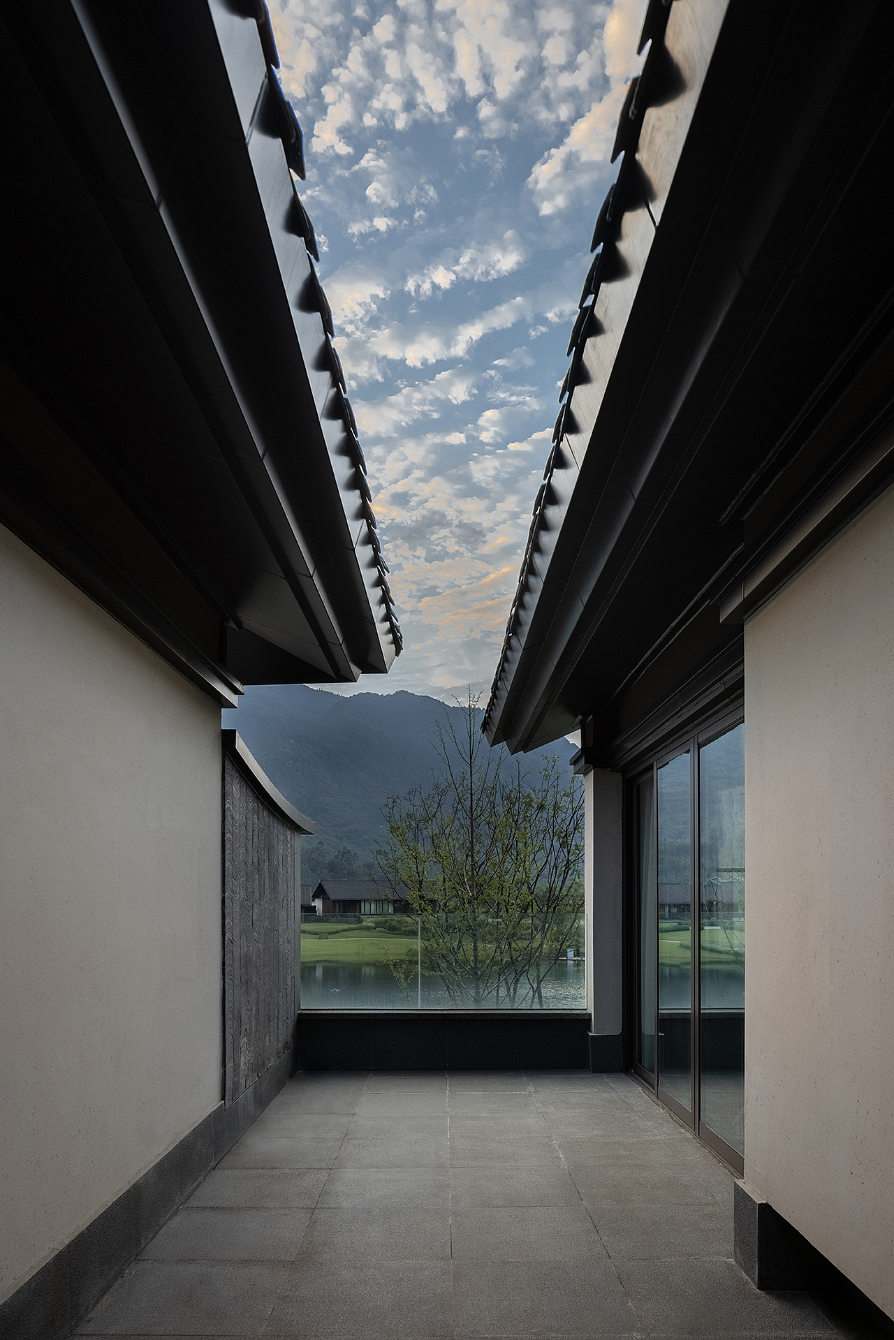 之境内建筑 | 1600㎡峨眉山高桥里湖畔餐饮空间