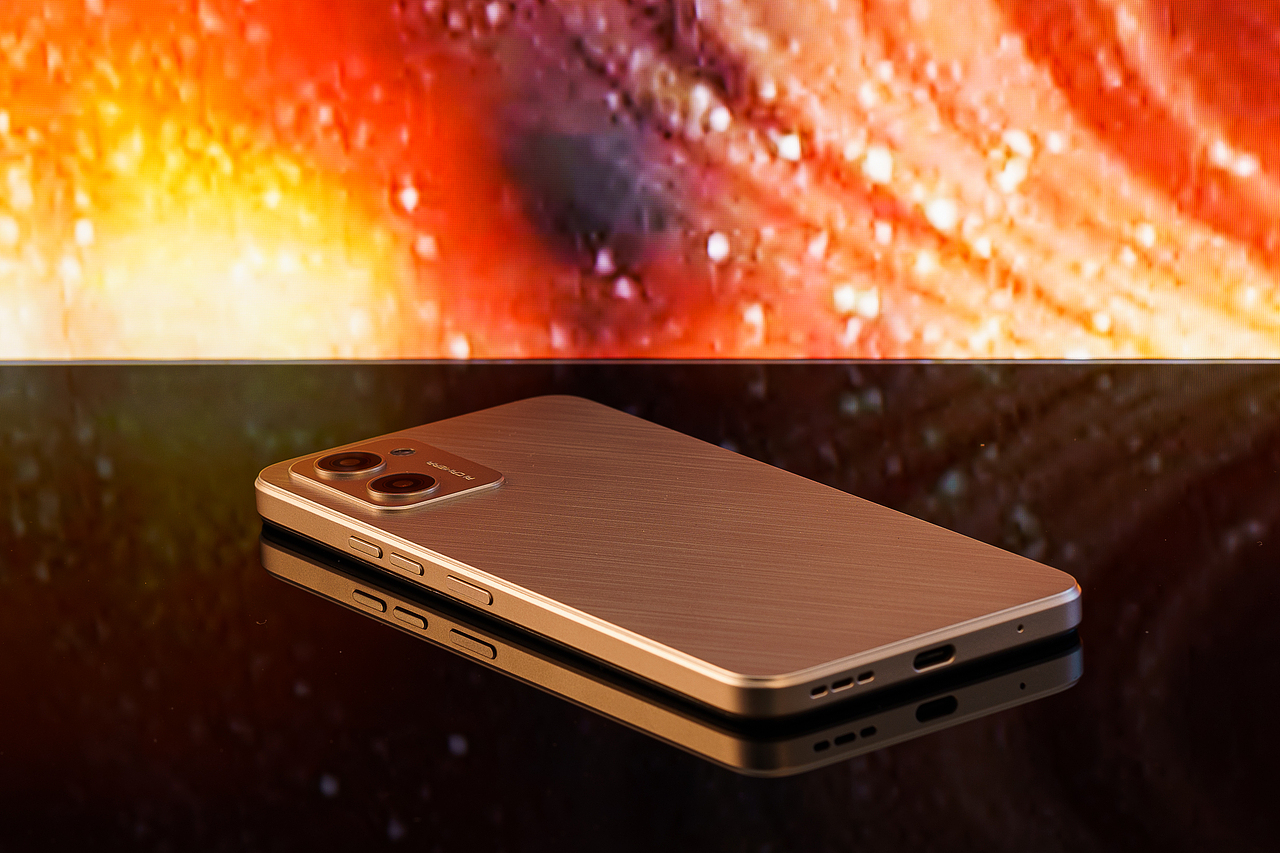 产品拍摄 • UMIDIGI G2（图ZMzMxMDc0NDY4） - 产品摄影 - 站酷设计师LIUQI19原创素材 - 站酷ZCOOL
