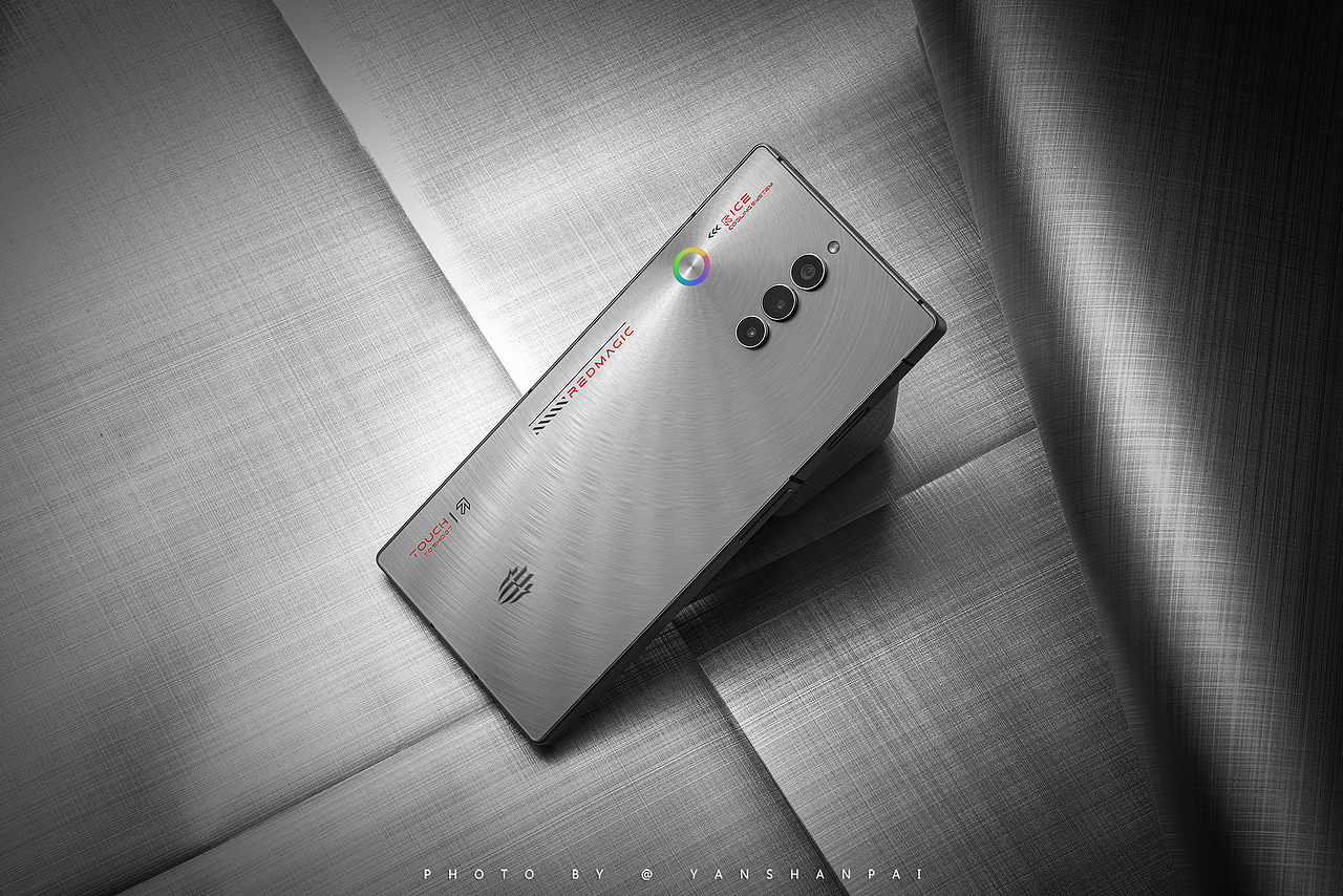 红魔8S Pro冰封银翼